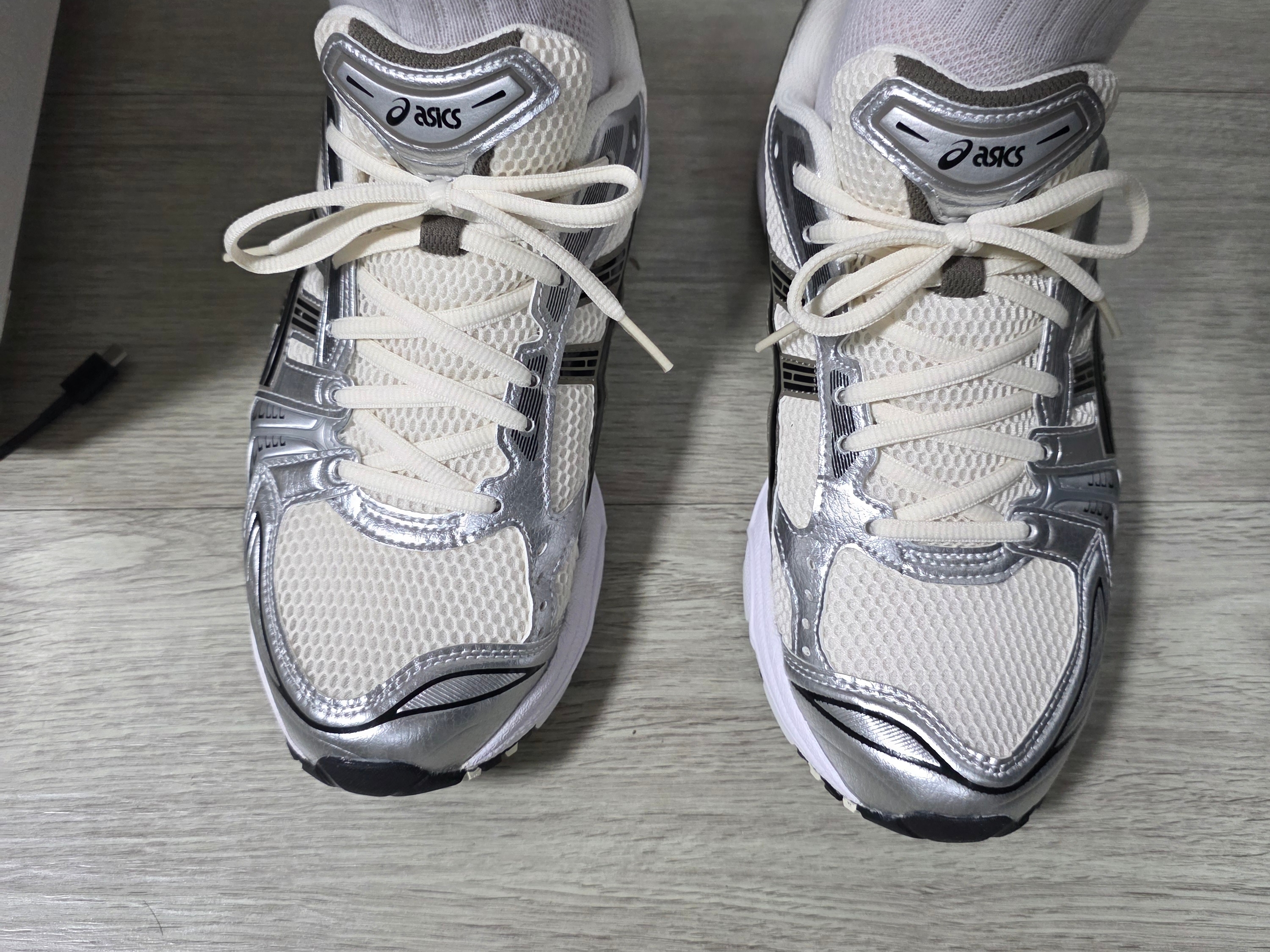 Asics Gel-Kayano 14 Cream Black 착용 스타일