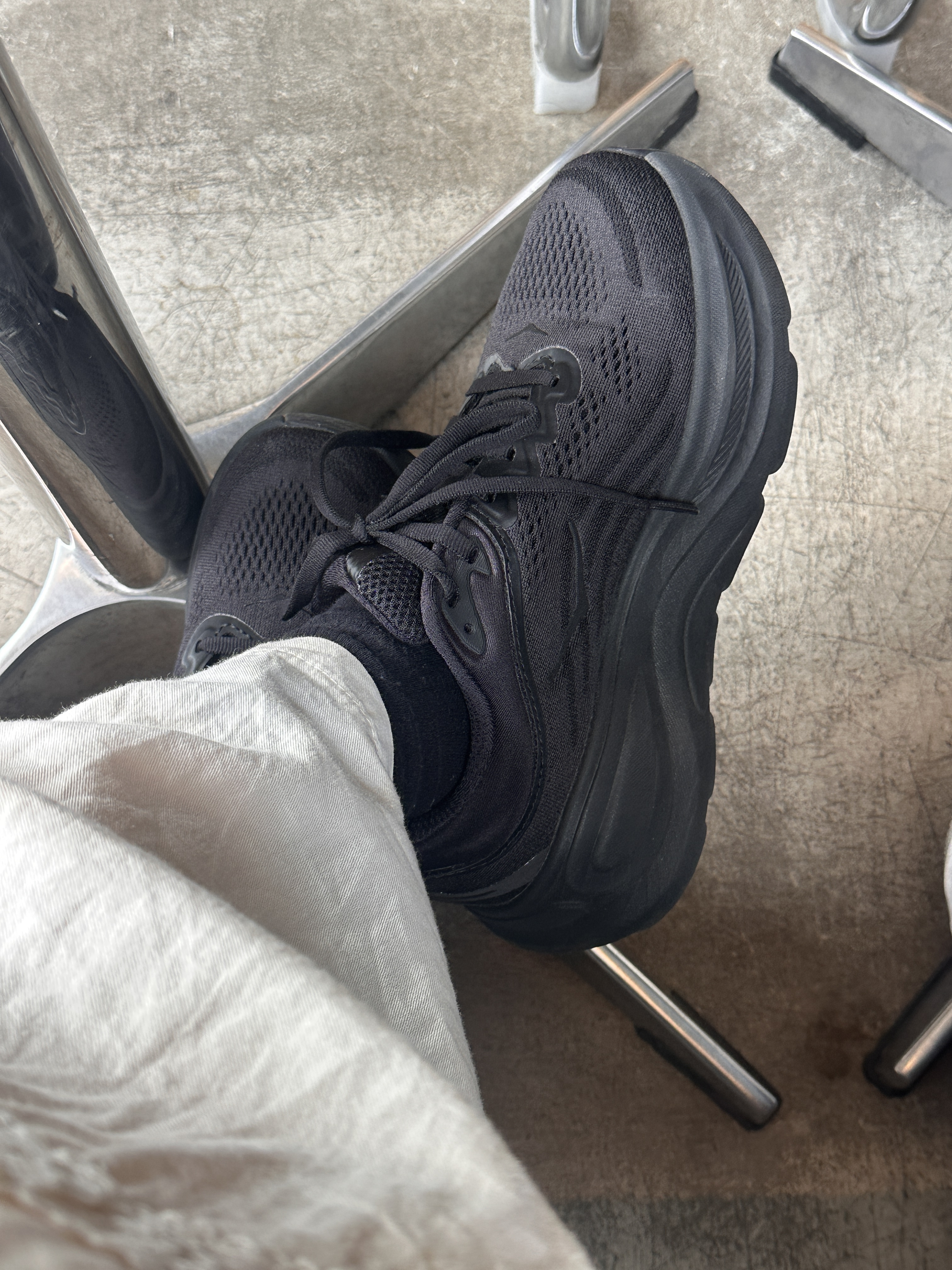 (W) Hoka Bondi 9 Black - Wide 착용 스타일 - 2