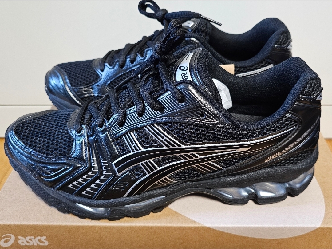 Asics Gel-Kayano 14 Black Pure Silver 착용 스타일