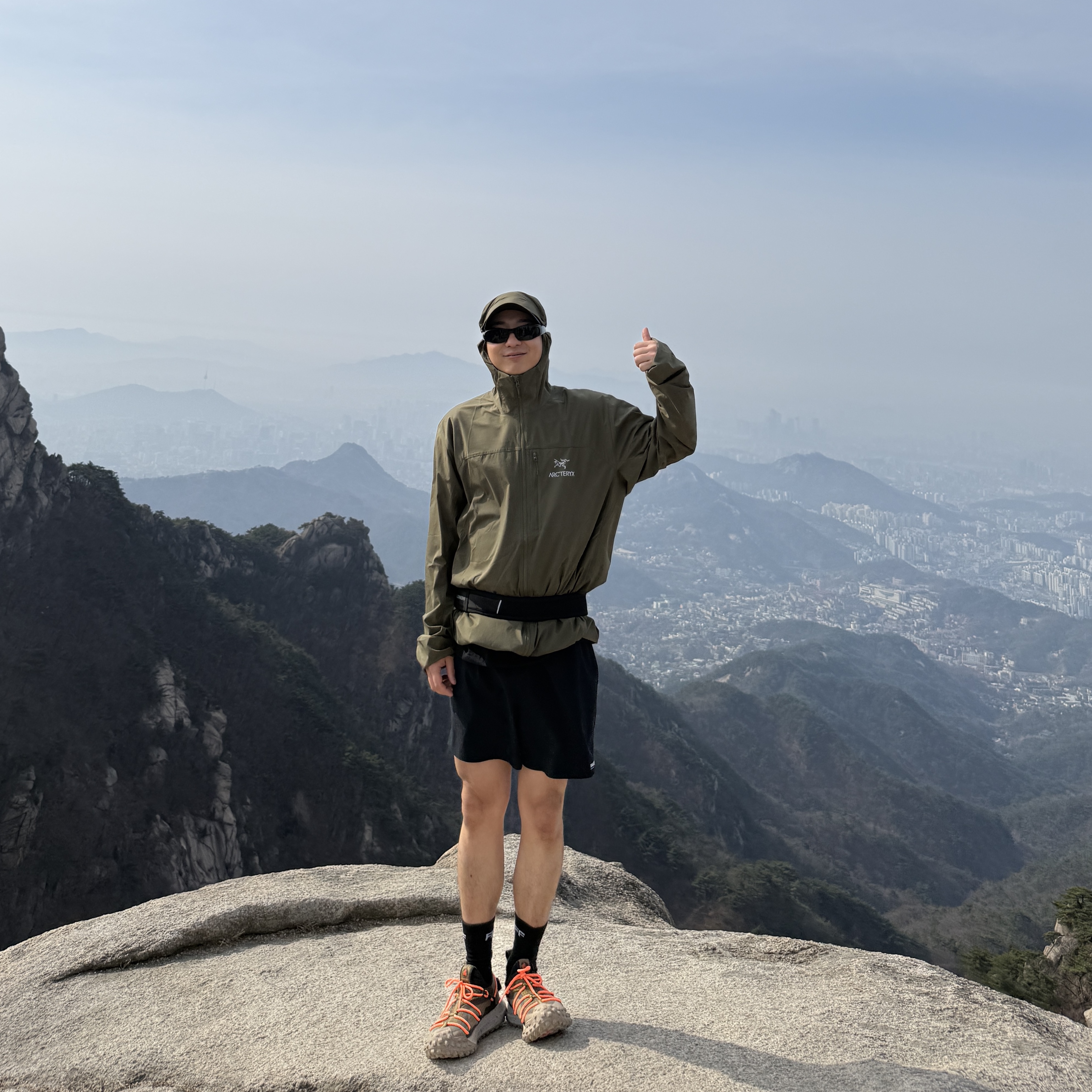 Arc'teryx Squamish Hoody Tatsu, Nike ACG Mountain Fly Low Gore-Tex SE Hazel Rush 착용 스타일 - 3