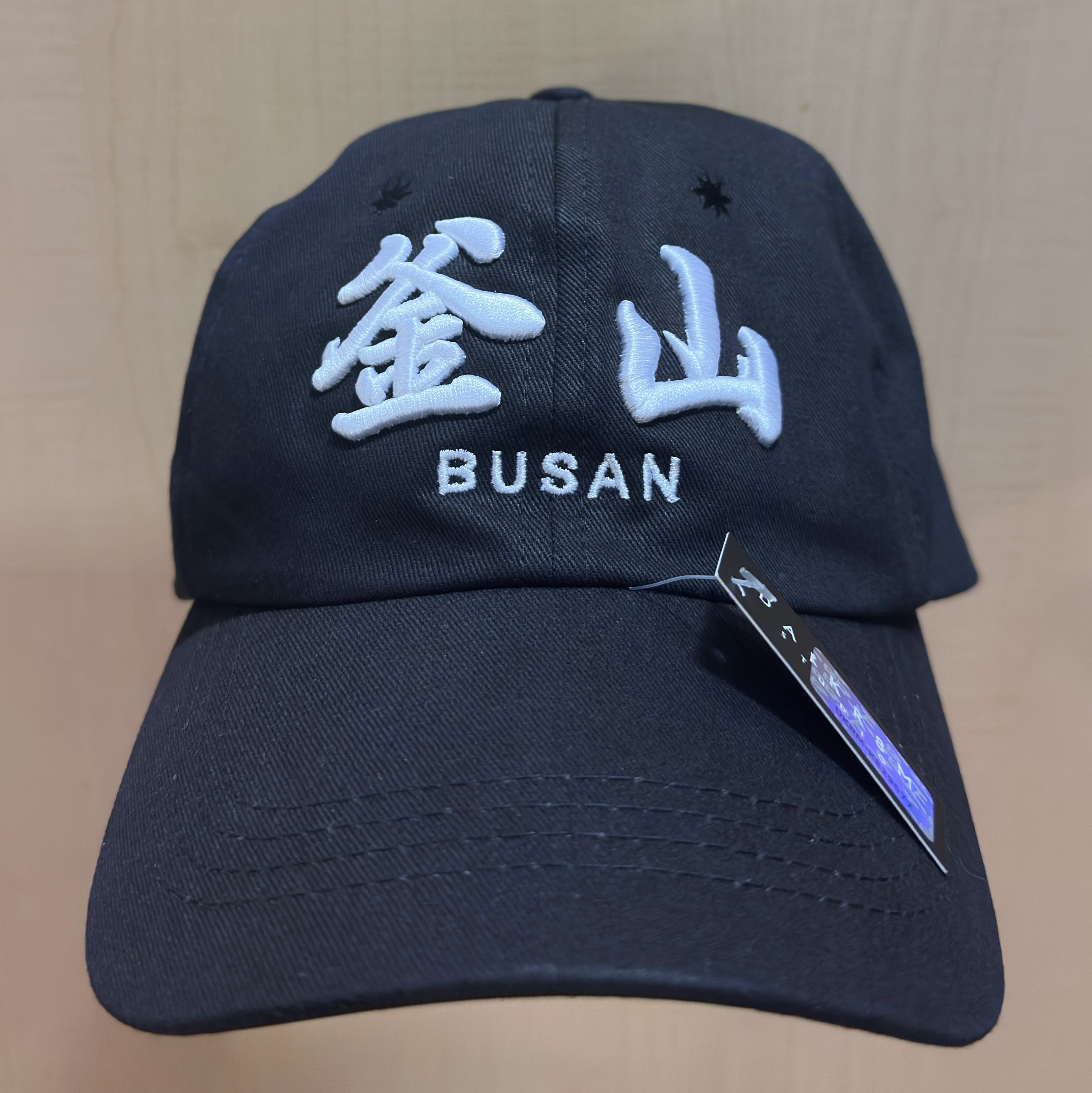 Darkr8m Studio Busan White Logo Cap 착용 스타일