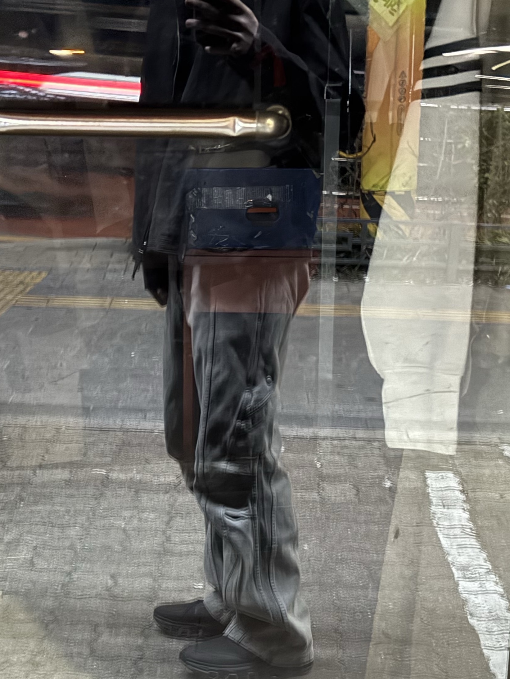 On Running x Post Archive Faction (Paf) Cloudmonster 2 Thorn Brown, IGNOTA Core:14 Leaf Cargo Pants Sand 착용 스타일 - 4
