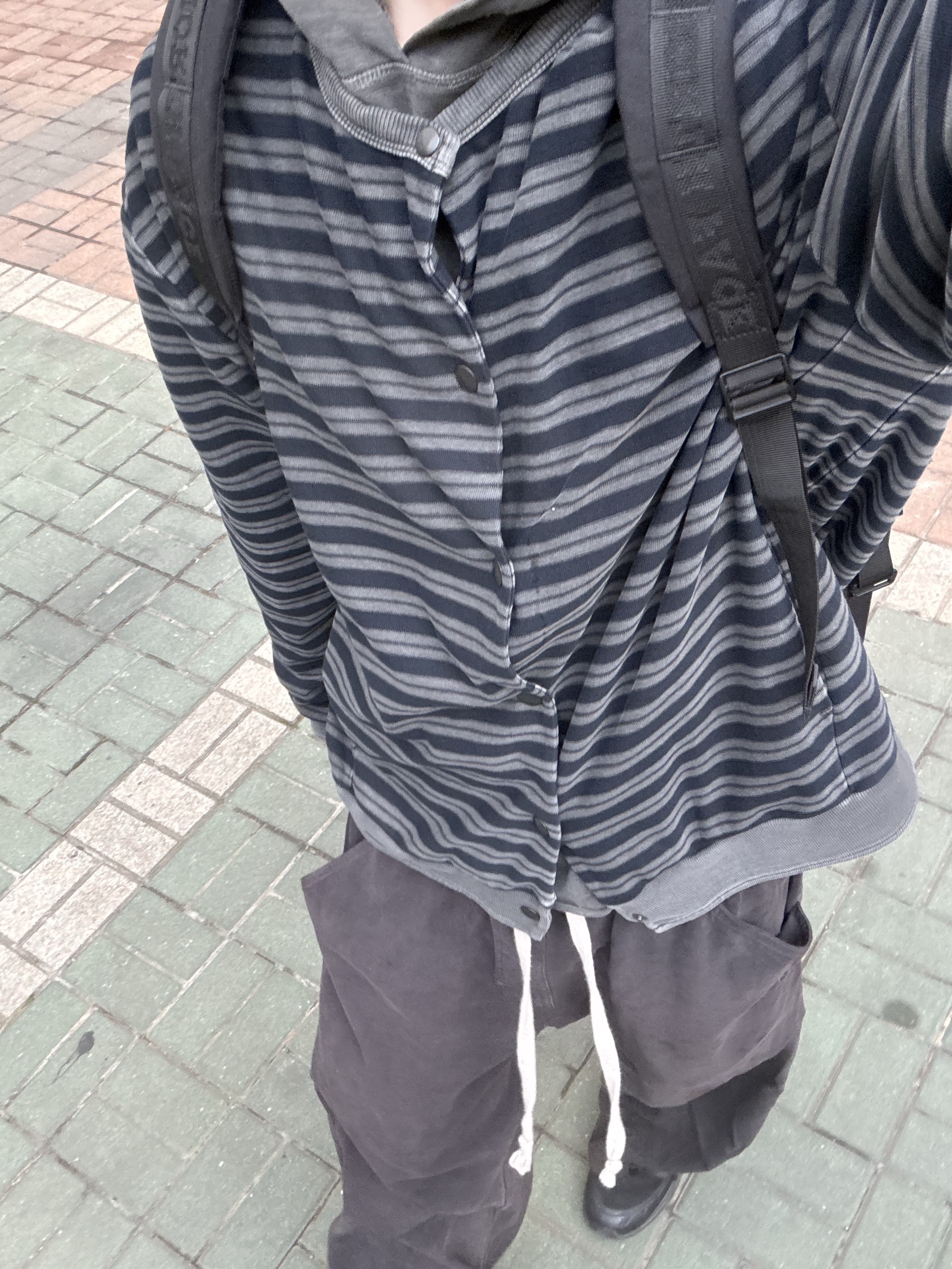 Polyteru Human Index Human Slub Hoodie Charcoal, Hatchingroom Stripe Cardigan Blue 착용 스타일 - 2