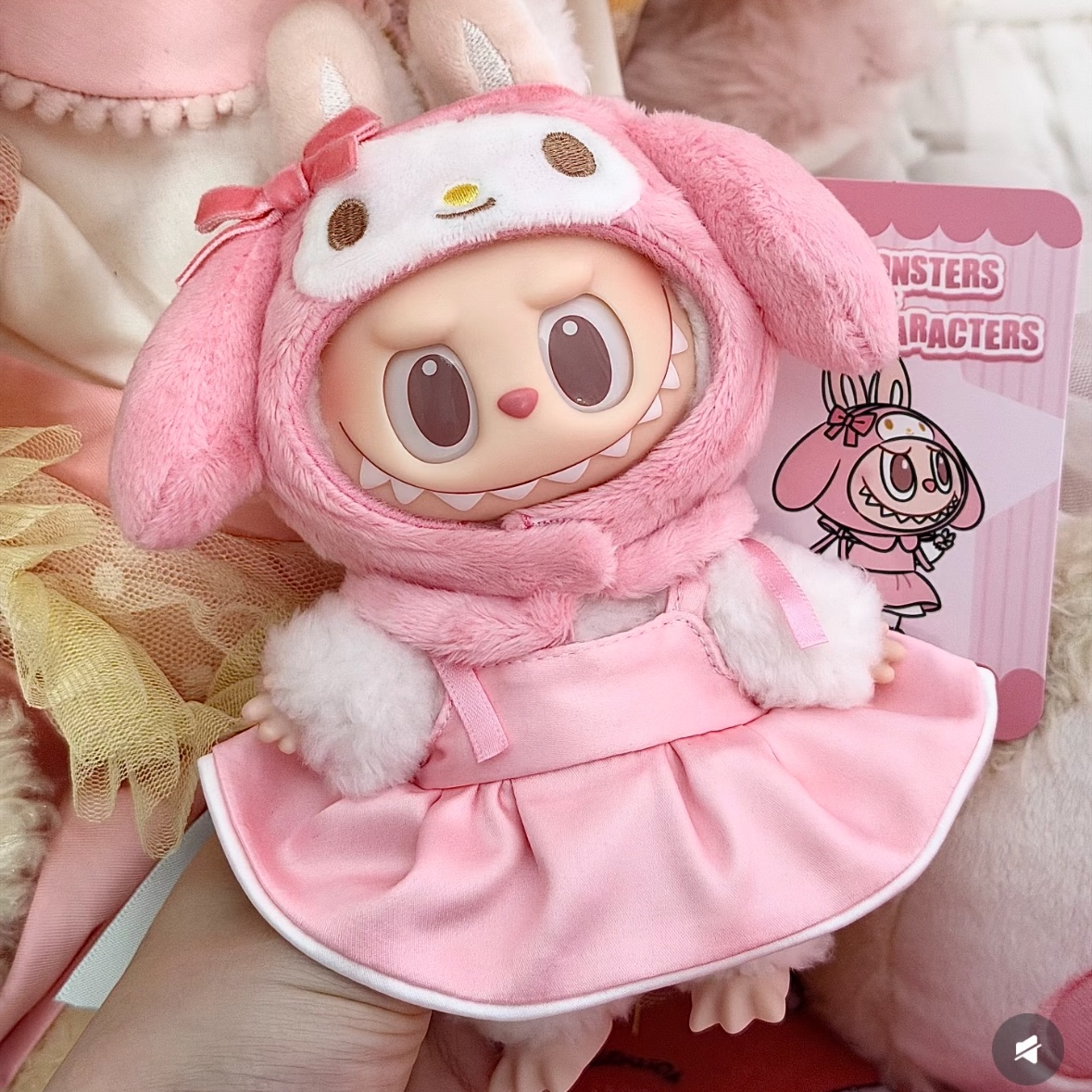 Pop Mart Labubu The Monsters x Hello Kitty And Friends Series Plush Pendant My Melody (Opened Case) 착용 스타일