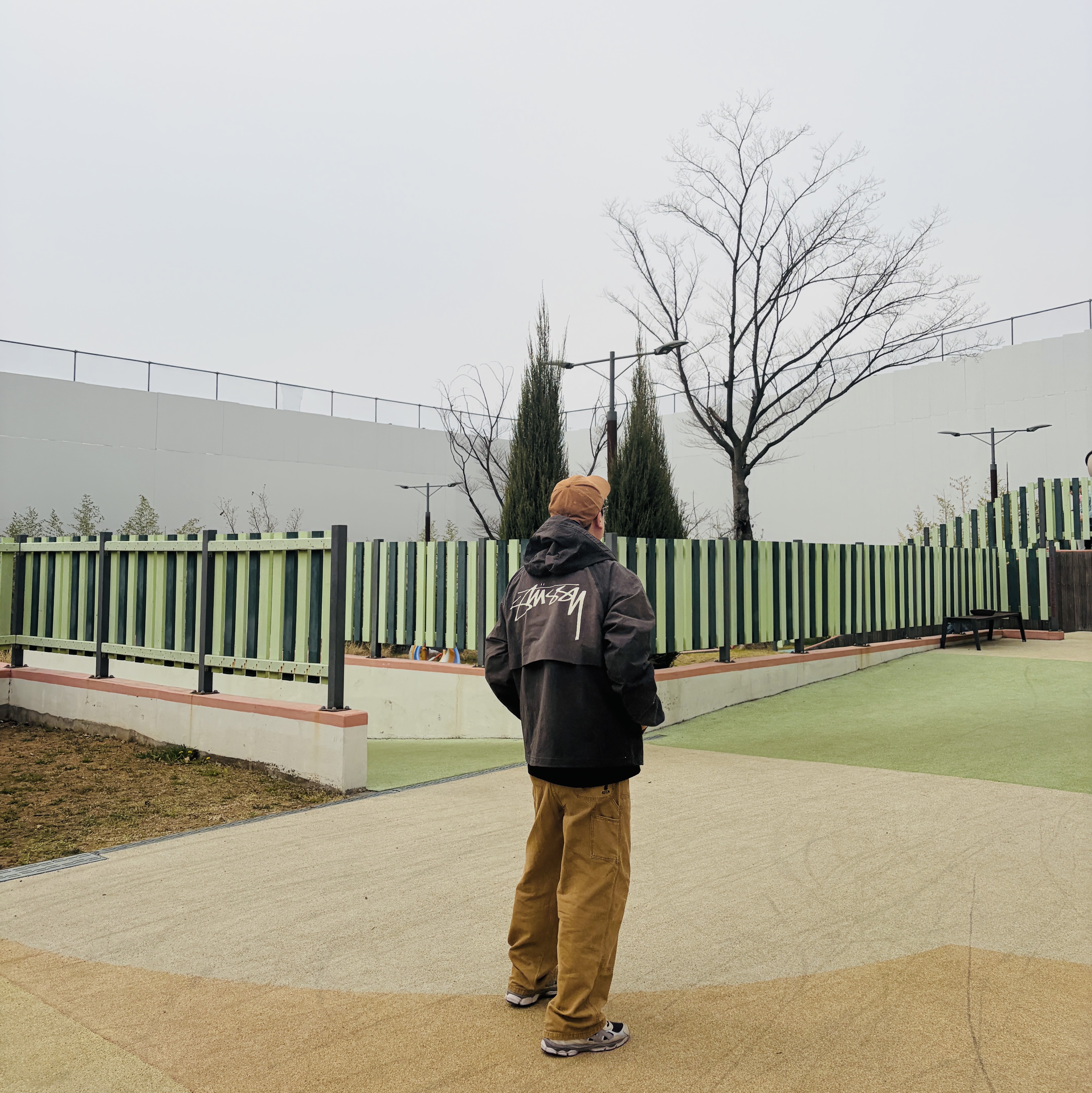 Carhartt Canvas Cap Carhartt Brown, BAPE City Camo College L/S T-Shirt Black 착용 스타일 - 1