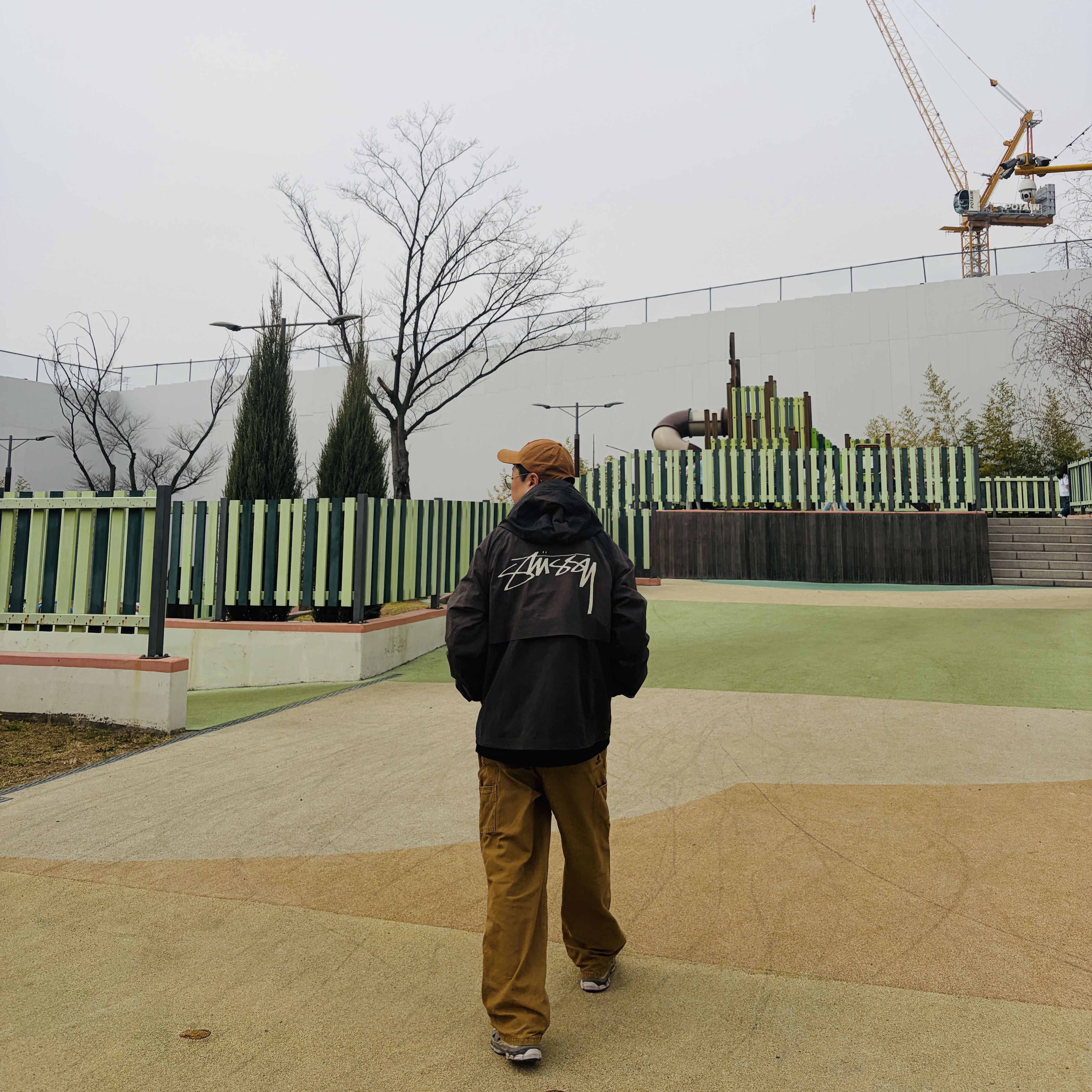 Carhartt Canvas Cap Carhartt Brown, BAPE City Camo College L/S T-Shirt Black 착용 스타일 - 3