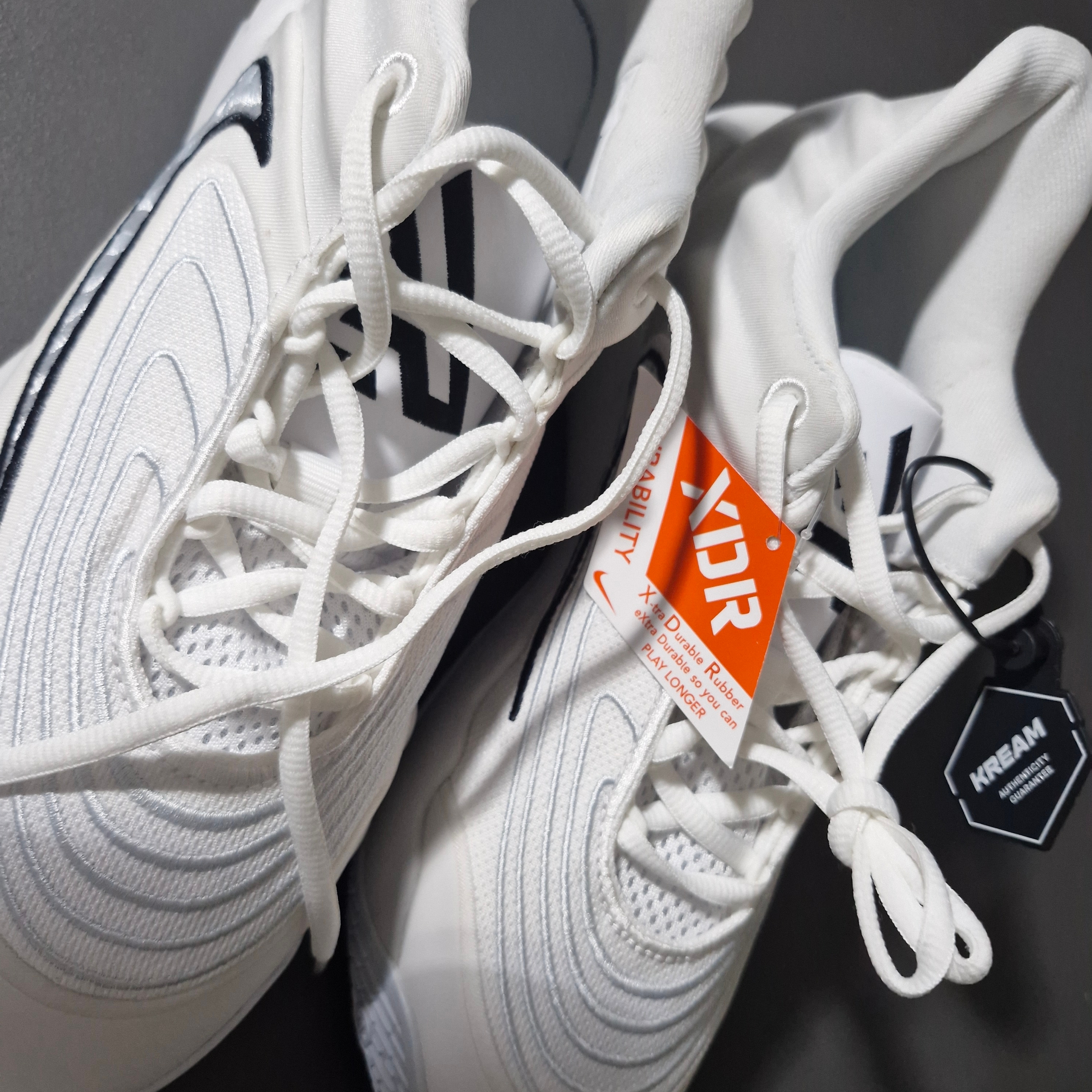 Nike Giannis Immortality 4 EP White, Nike Everyday Lightweight Training Crew Socks White (3 Pack/Korean Ver.) 착용 스타일 - 2