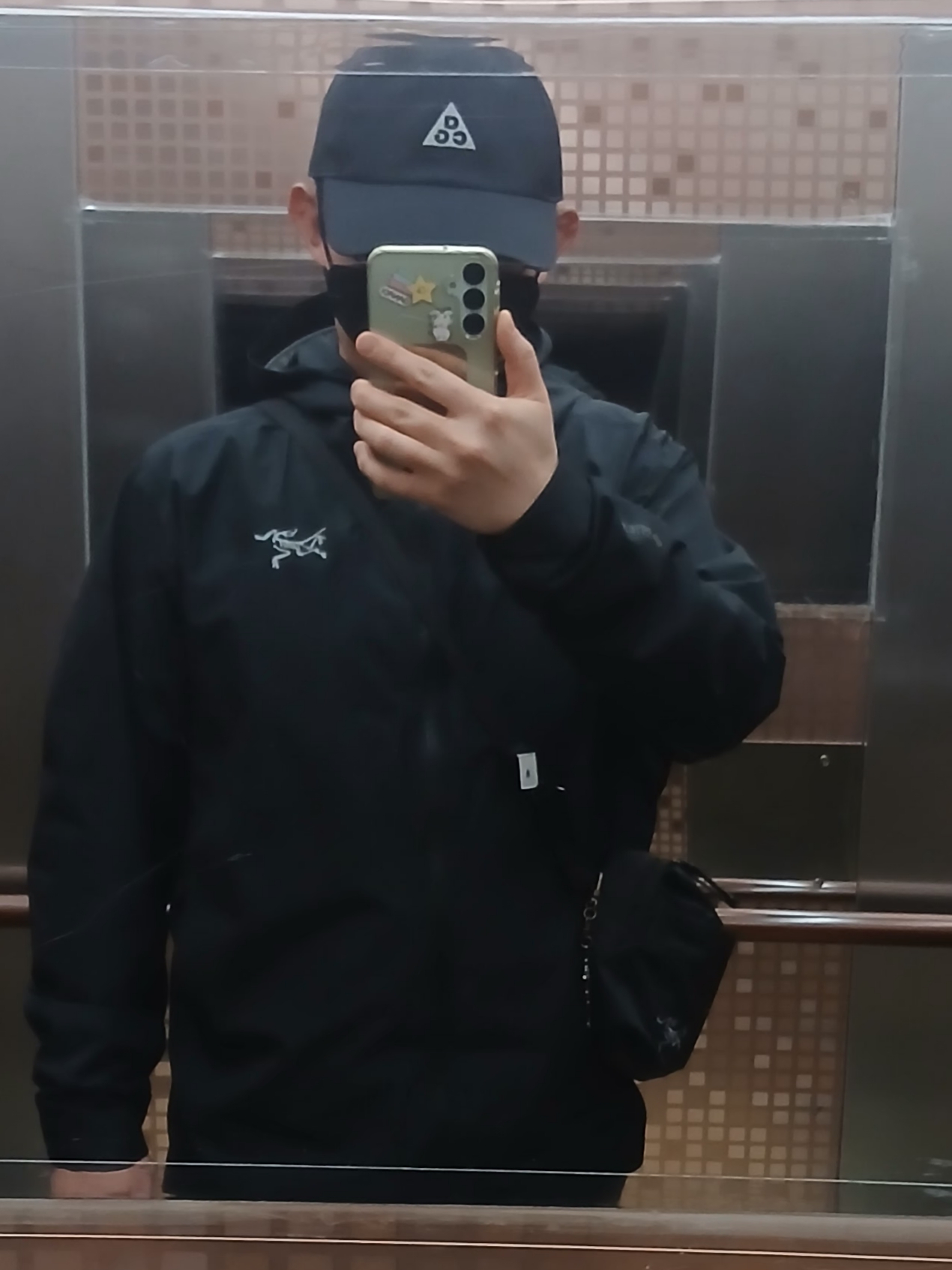 Arc'teryx Gore 5 Panel Cap Black, Arc'teryx Squamish Hoody Black 착용 스타일 - 9