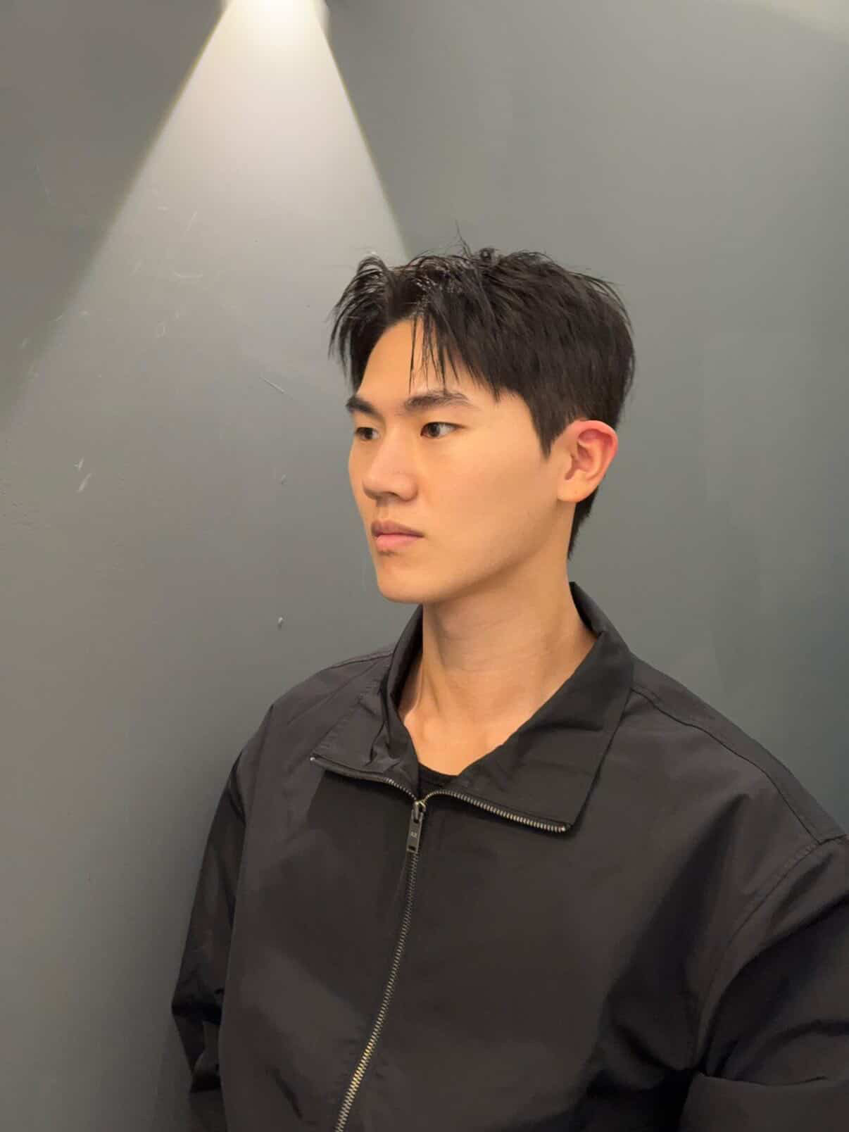 AX CONNECTION Logo Cropped Work Jacket 착용 스타일