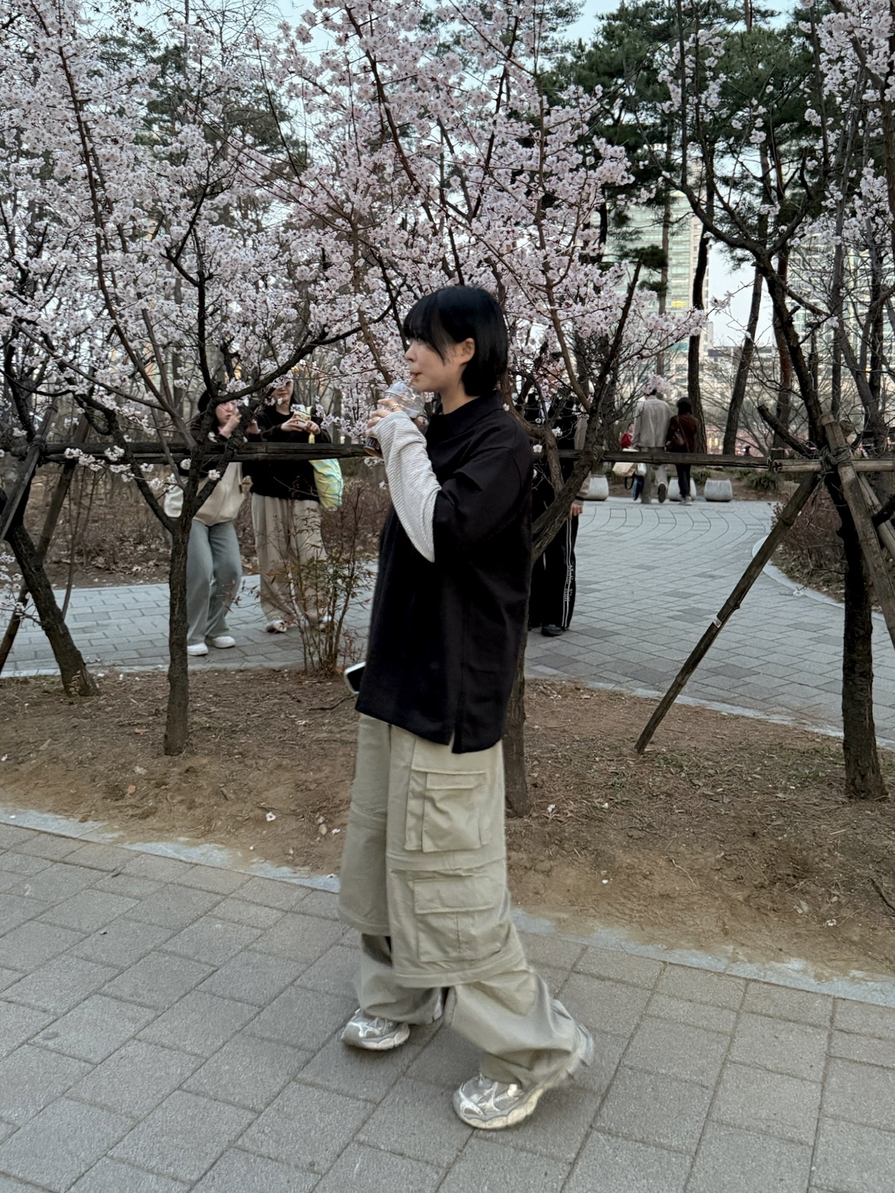 Balenciaga 3XL Sneakers Light Beige, (W) Balenciaga 3XL Sneakers Light Beige 착용 스타일 - 1