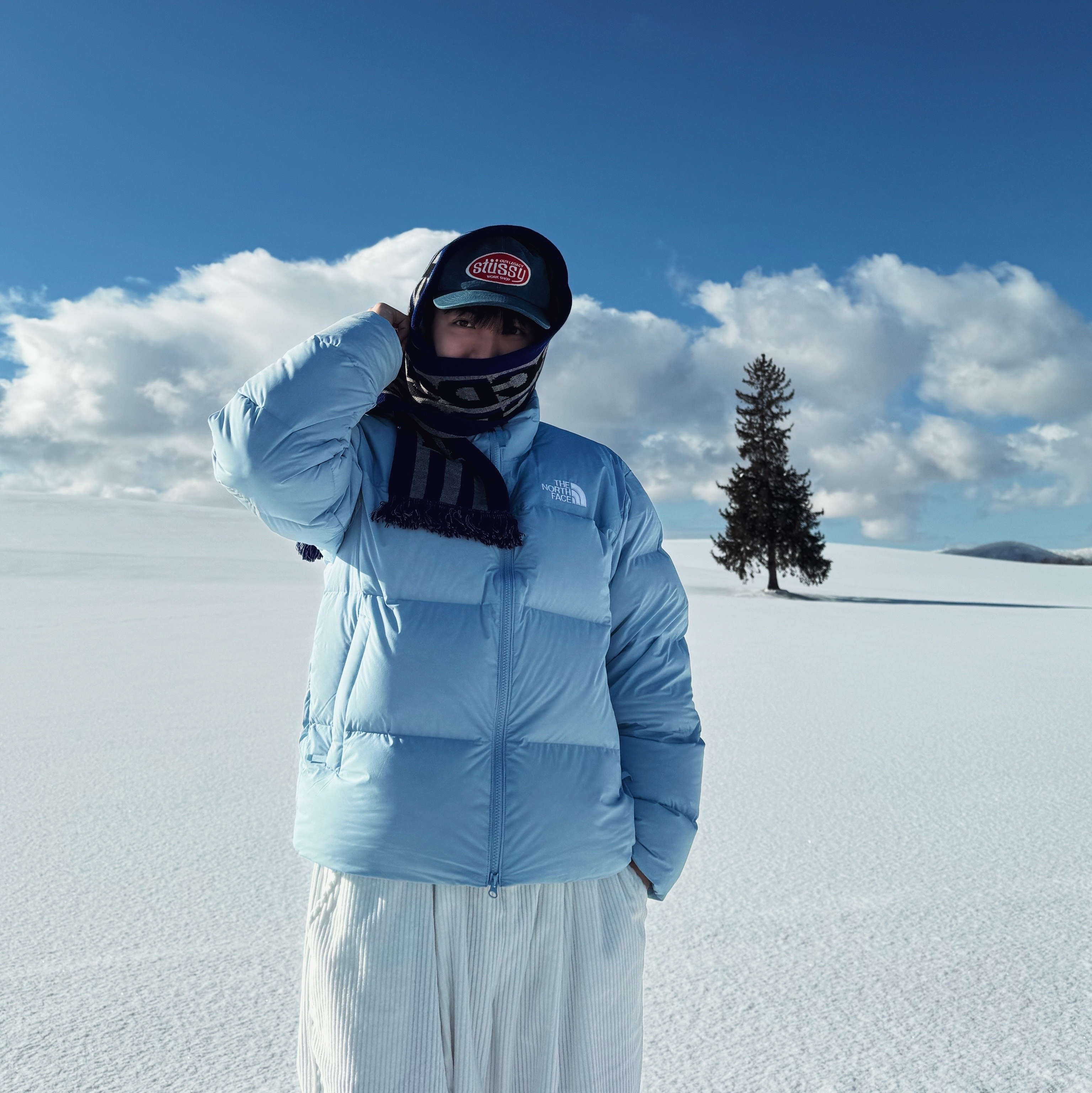 CDG Logo Check Muffler Blue, The North Face Cloud Nuptse Down Jacket RDS Light Blue - 25FW 착용 스타일