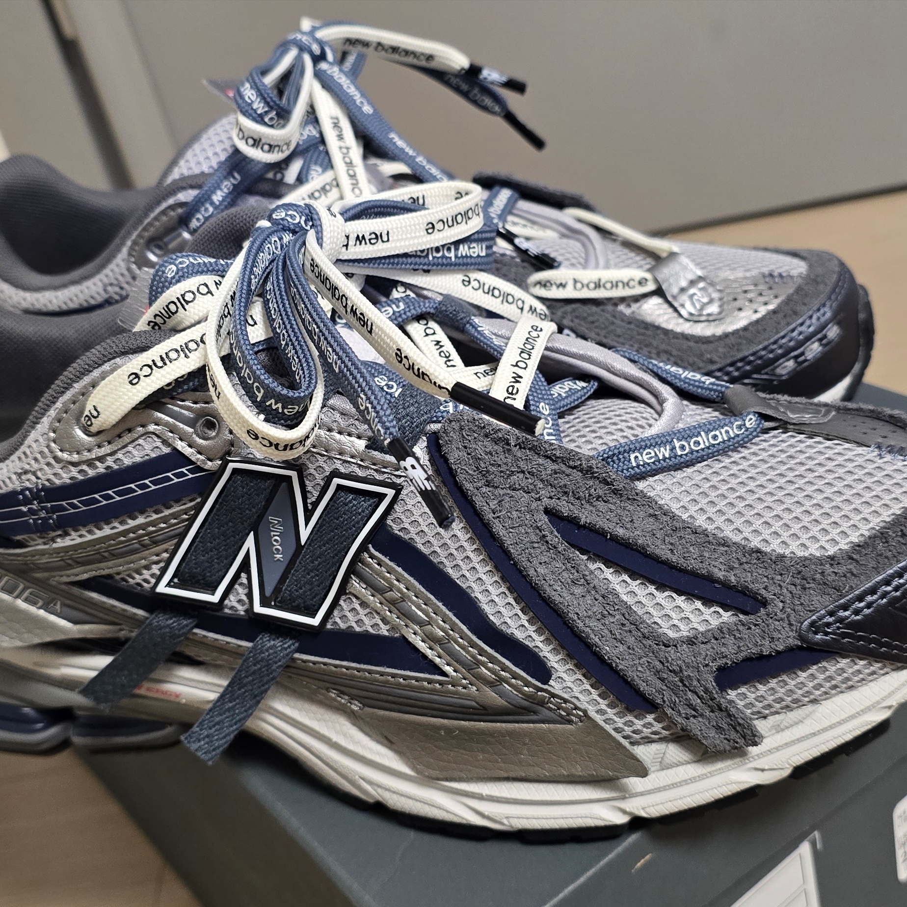 New Balance 1906A Grey Midnight - D Standard 착용 스타일 - 3