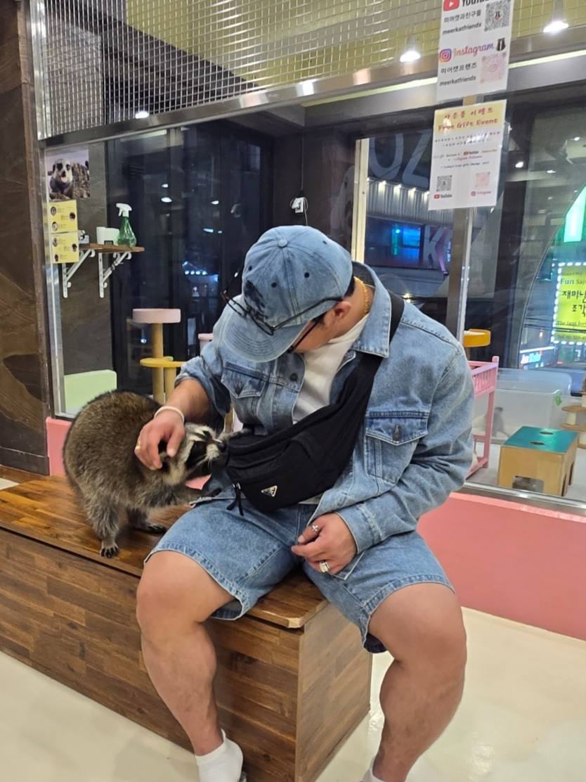 Supreme x Burberry Denim Trucker Jacket Washed Blue - 22SS, Supreme x Burberry Denim Shorts Washed Blue - 22SS 착용 스타일