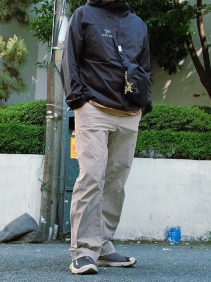 Arc'teryx Kragg SL Cotton Bird Word SS T-Shirt Canvas, Salomon RX Slide 3.0 Black Plum Kitten 착용 스타일 - 4