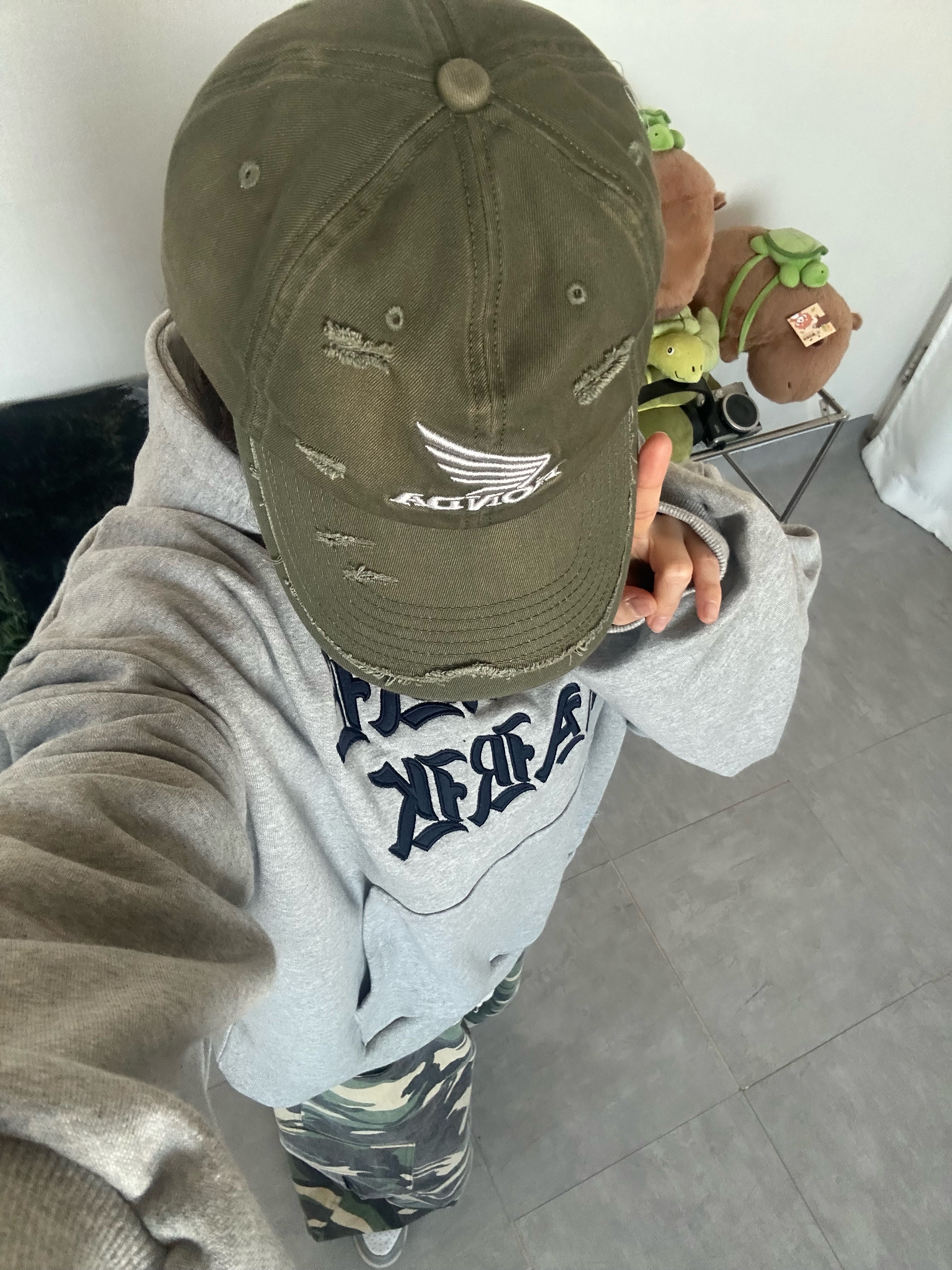 Honda Destroyed Washed Cap Olive 착용 스타일