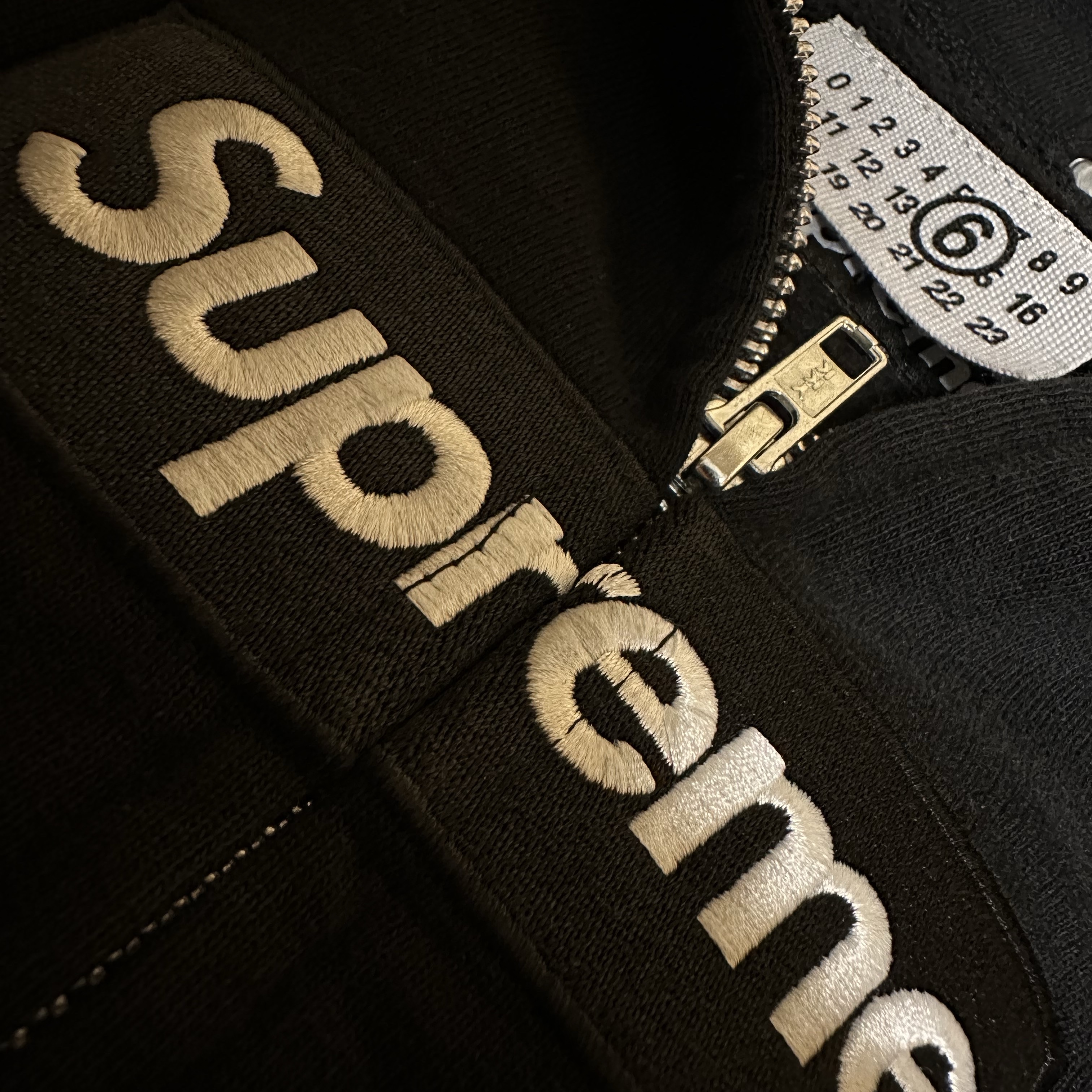 Supreme x MM6 Maison Margiela Box Logo Zip Up Hooded Sweatshirt Black - 26SS 착용 스타일 - 1