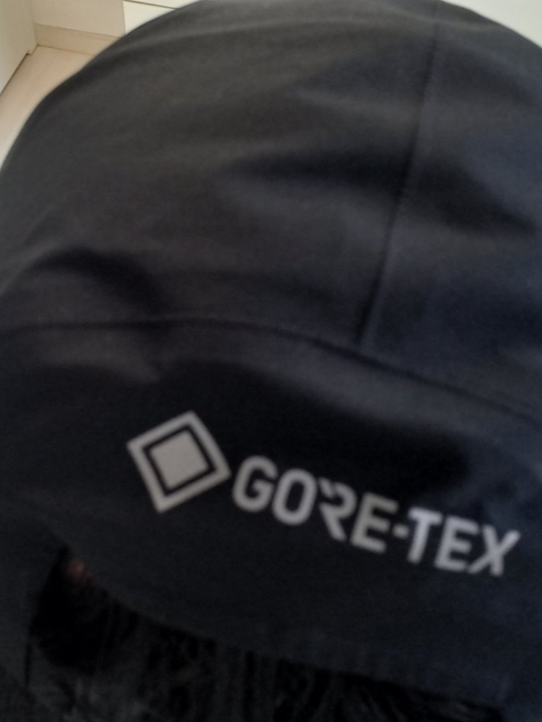 Arc'teryx Gore 5 Panel Cap Black, Arc'teryx Squamish Hoody Black 착용 스타일 - 3