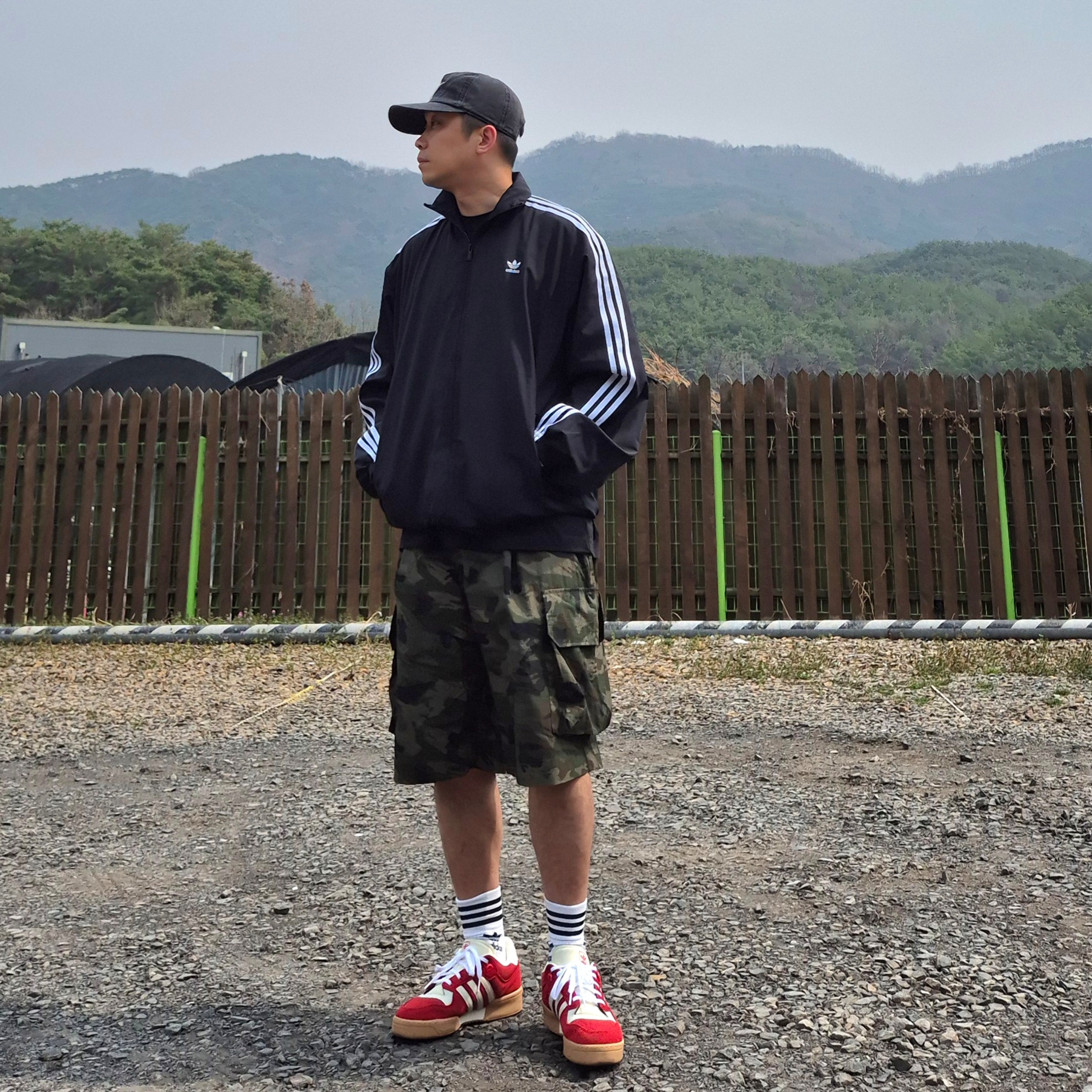 Adidas Rivalry 86 Low Cloud White Team Power Red 2, (W) Adidas Adilenium Season 3 Oversized Track Top Black - KR Sizing 착용 스타일 - 3
