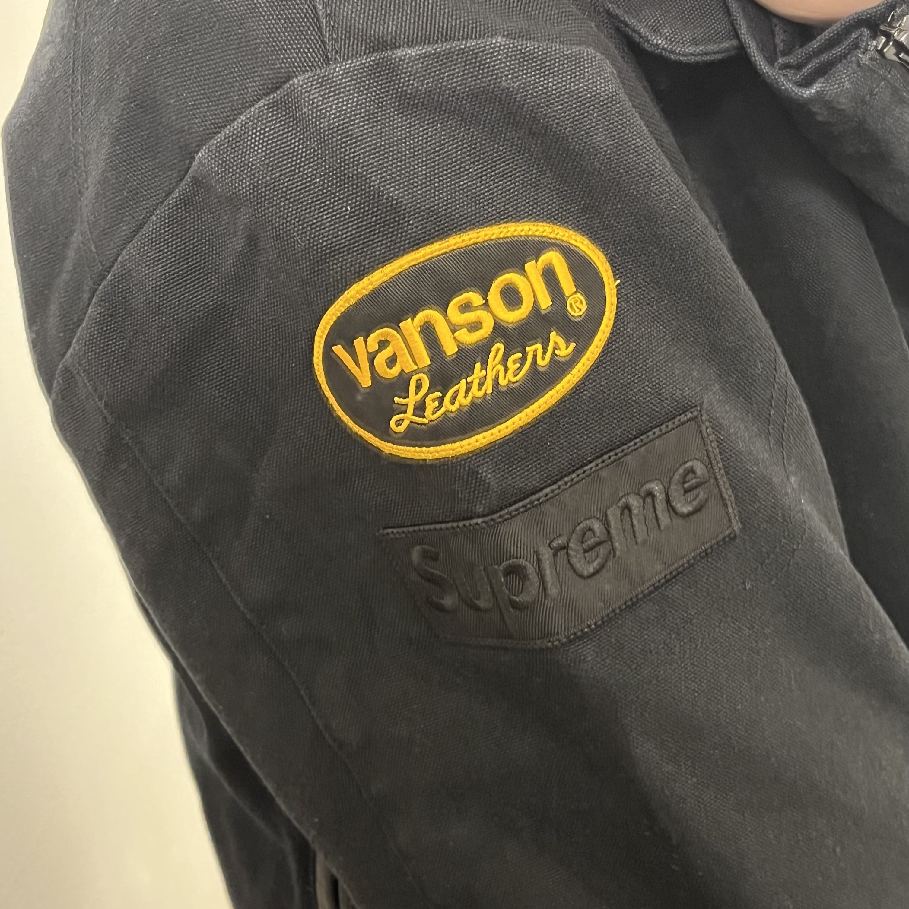 Supreme x Vanson Leathers Cordura Jacket Black - 26SS, Supreme Piping Zip Up Hooded Sweatshirt Red - 25FW 착용 스타일 - 3