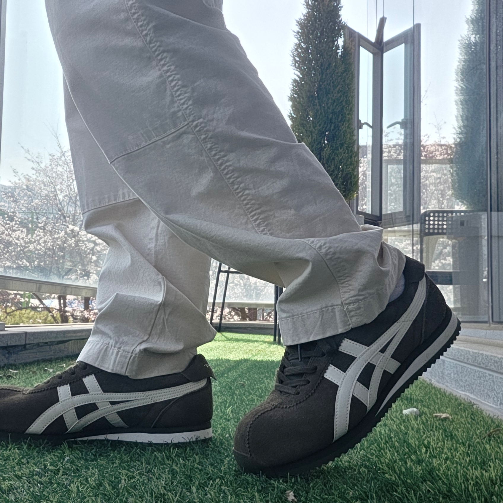 Onitsuka Tiger Tiger Corsair Bronze Green Cream 착용 스타일 - 1