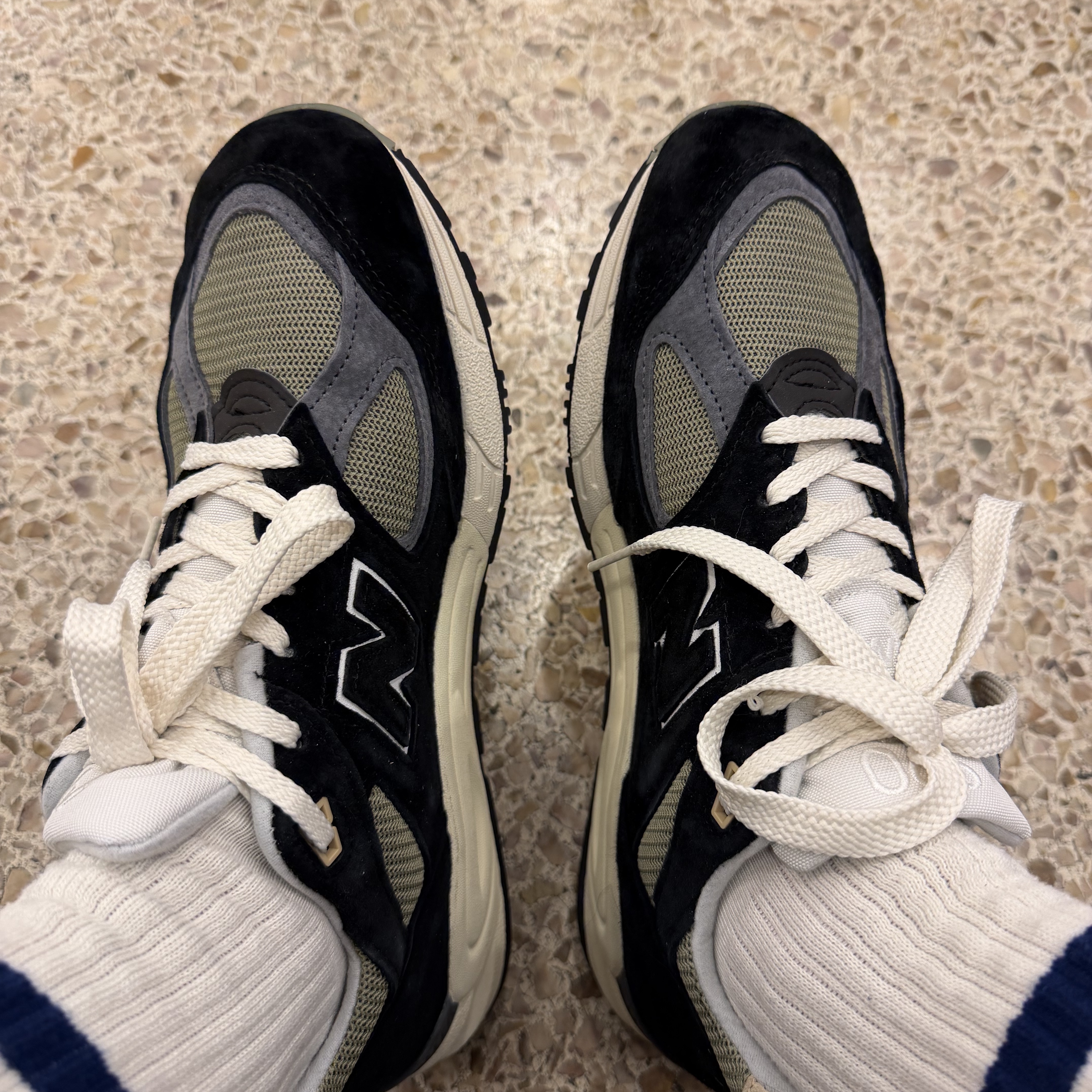 New Balance 990v2 Made in USA Black True camo 착용 스타일 - 2