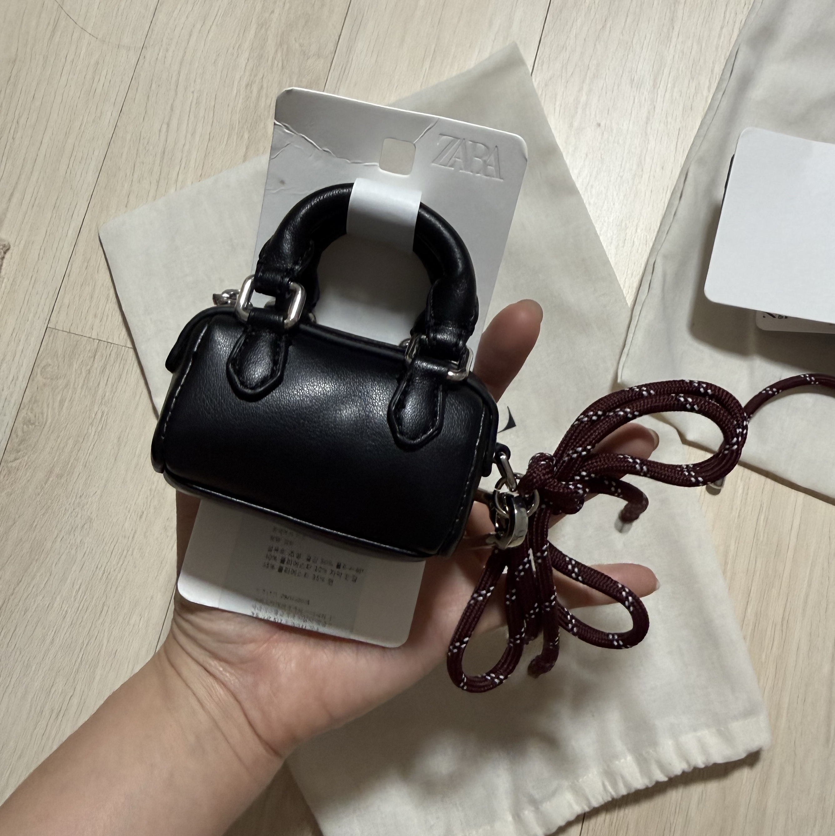 Zara Mini City Bag Charm Black 착용 스타일
