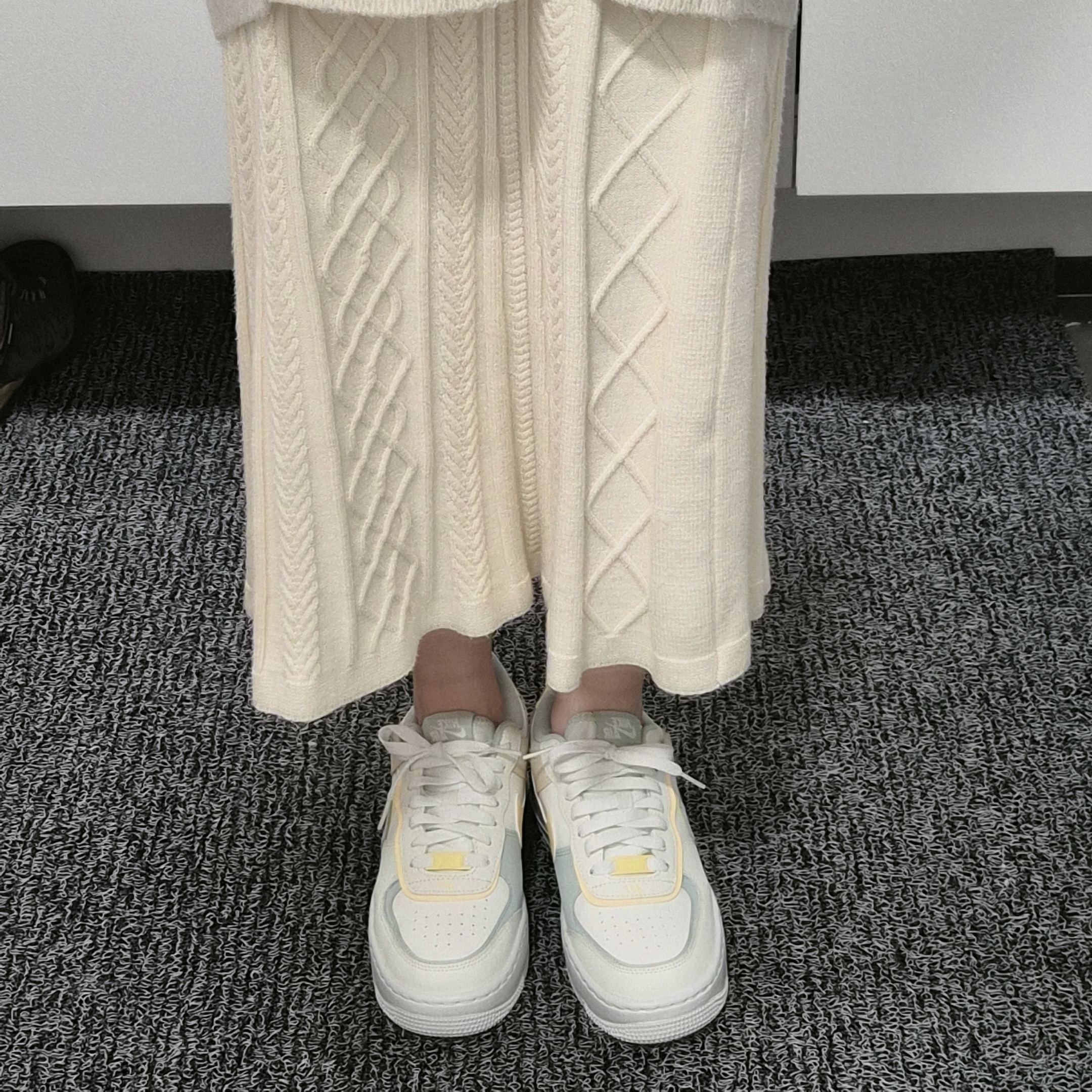 (W) Nike Air Force 1 Shadow Sail Light Silver 착용 스타일 - 1