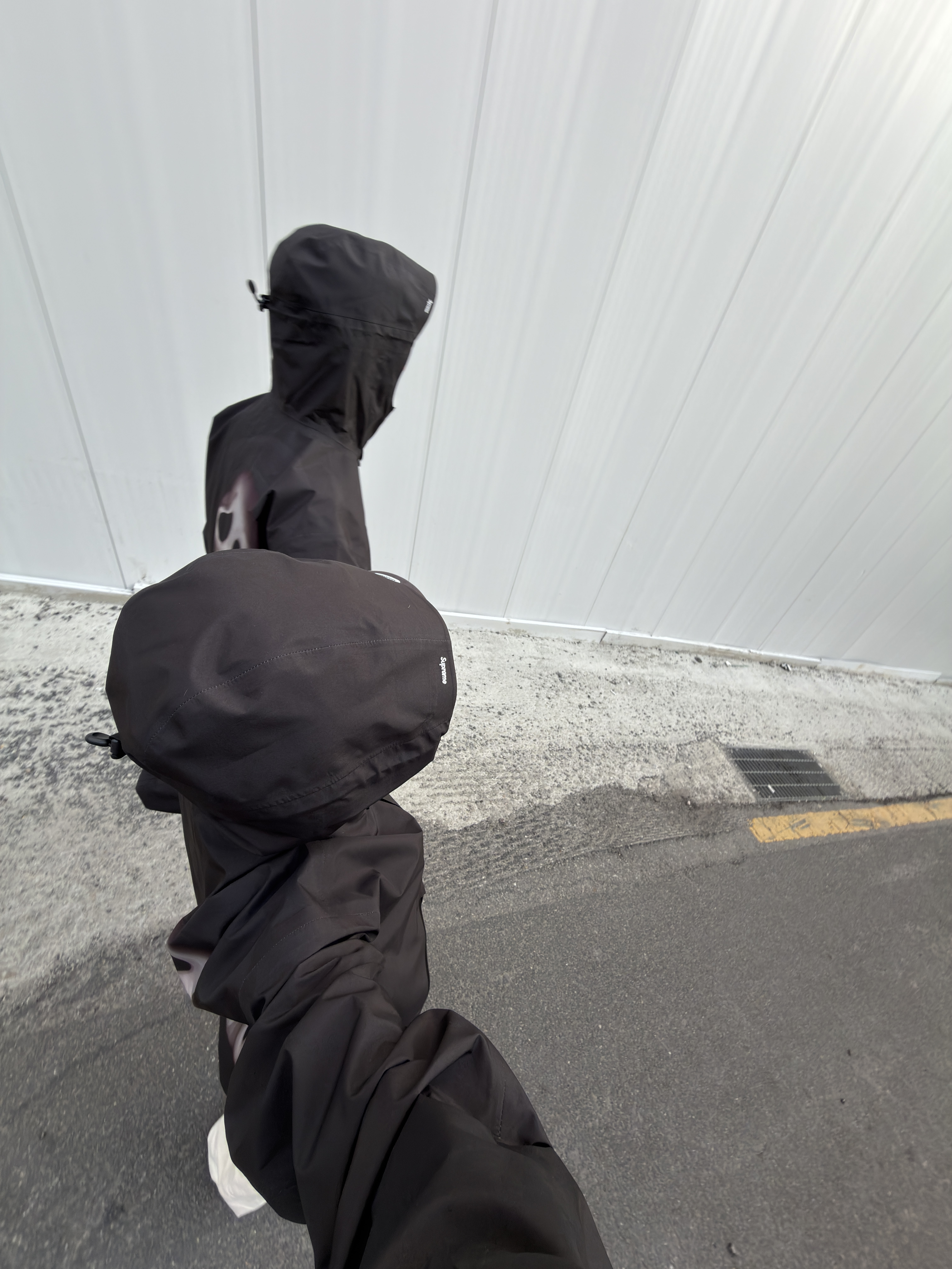 Supreme Gore-Tex Ghostface Shell Jacket Black - 26SS 착용 스타일 - 2
