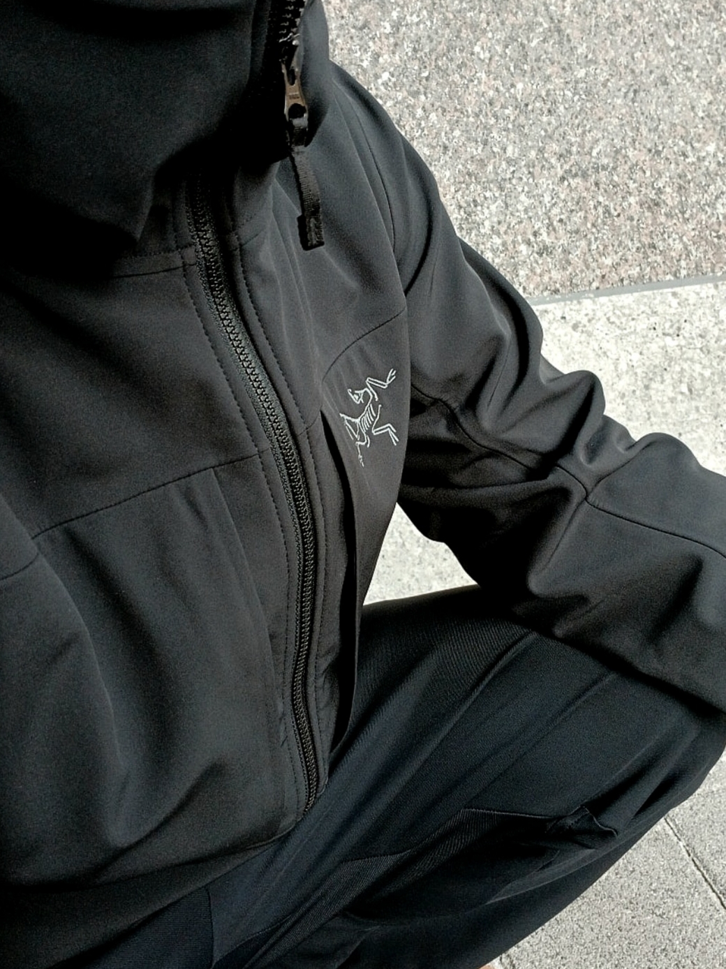 Arc'teryx Gamma MX Hoody Black, Arc'teryx Gamma MX Hoody Black 착용 스타일 - 1