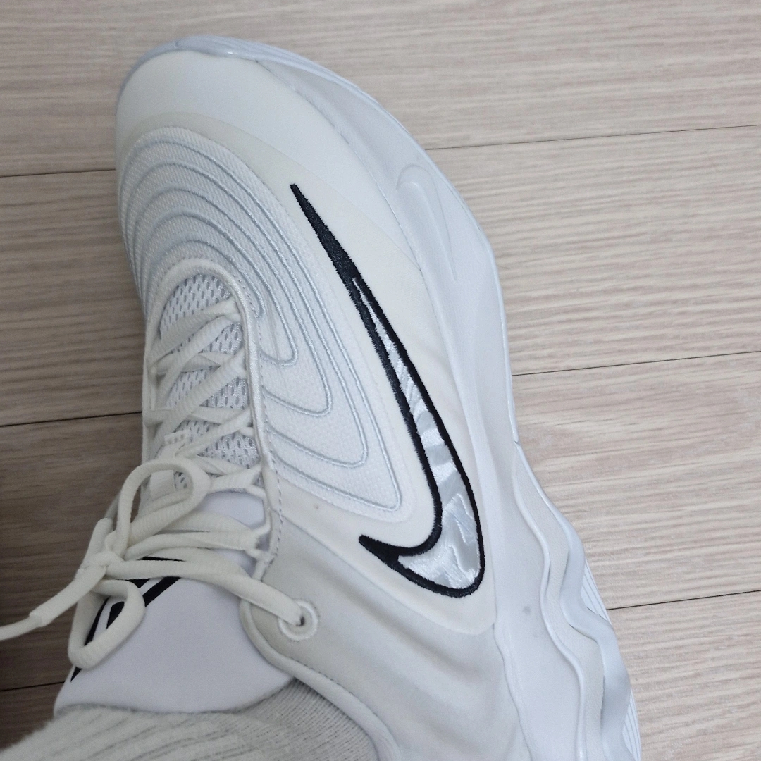 Nike Giannis Immortality 4 EP White, Nike Everyday Lightweight Training Crew Socks White (3 Pack/Korean Ver.) 착용 스타일 - 3