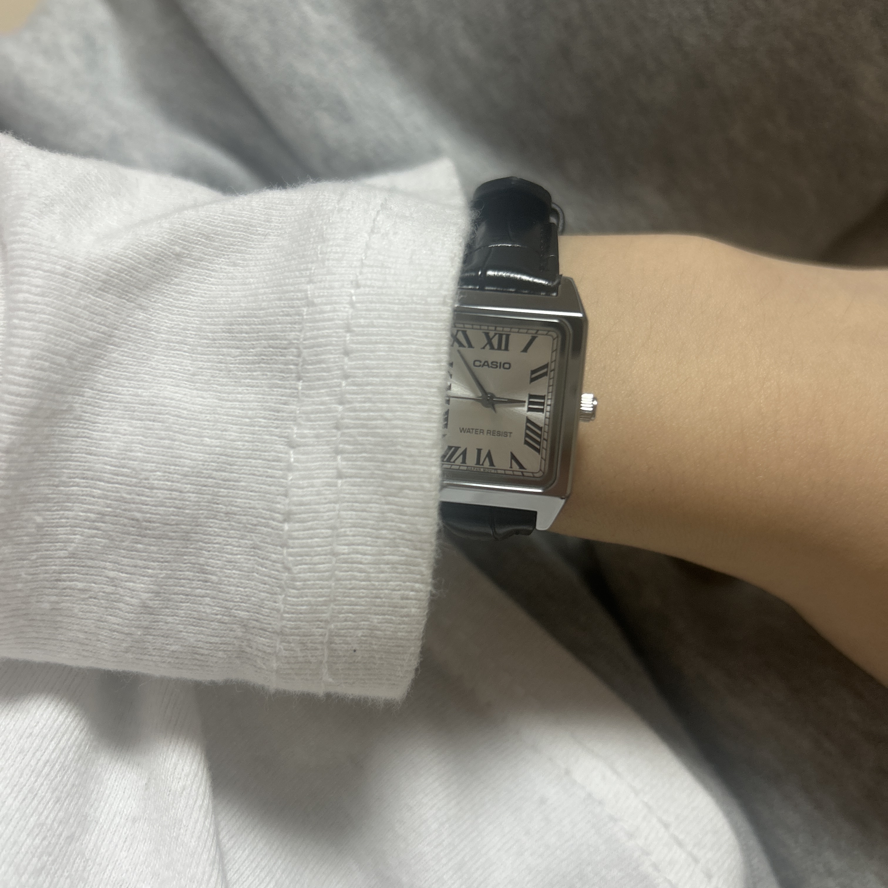 Casio LTP-V007L-7B1 착용 스타일