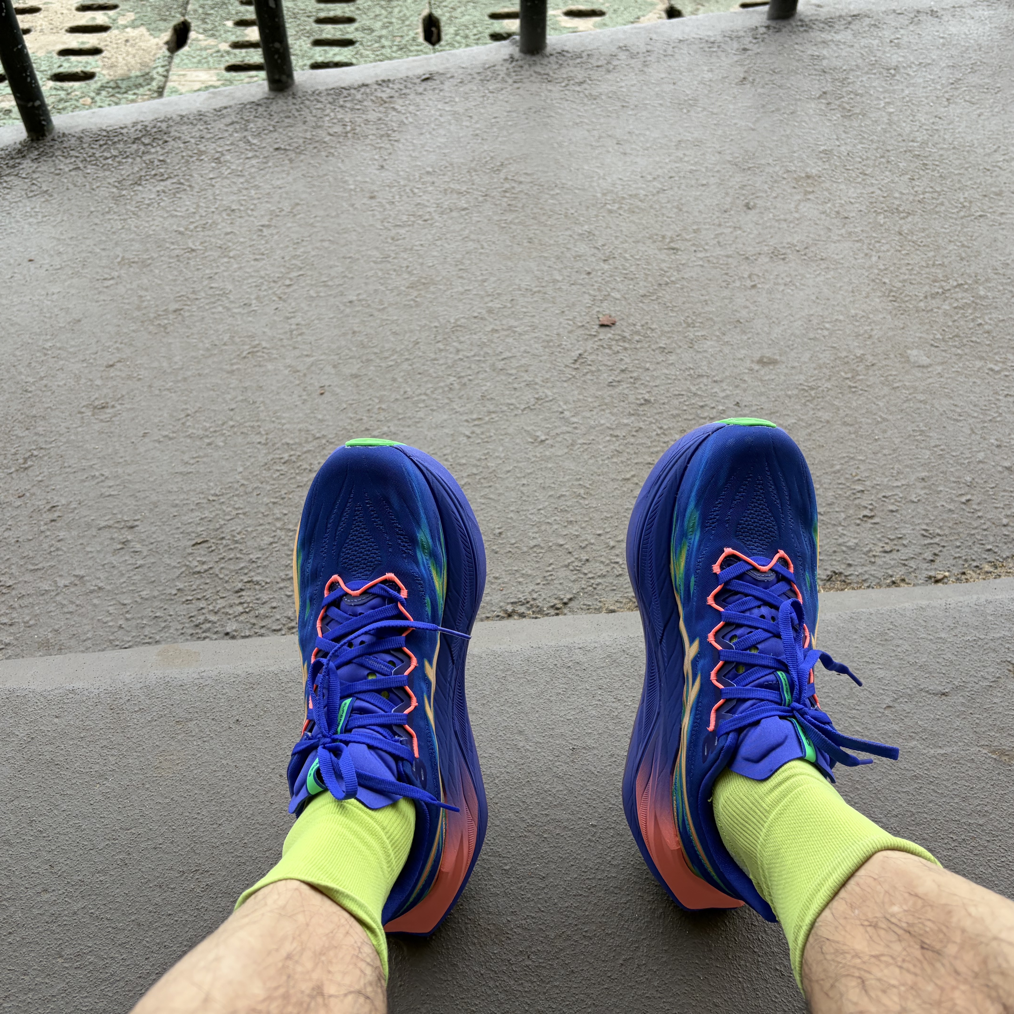 Asics Superblast 3 Cobalt Burst Light Orange 착용 스타일