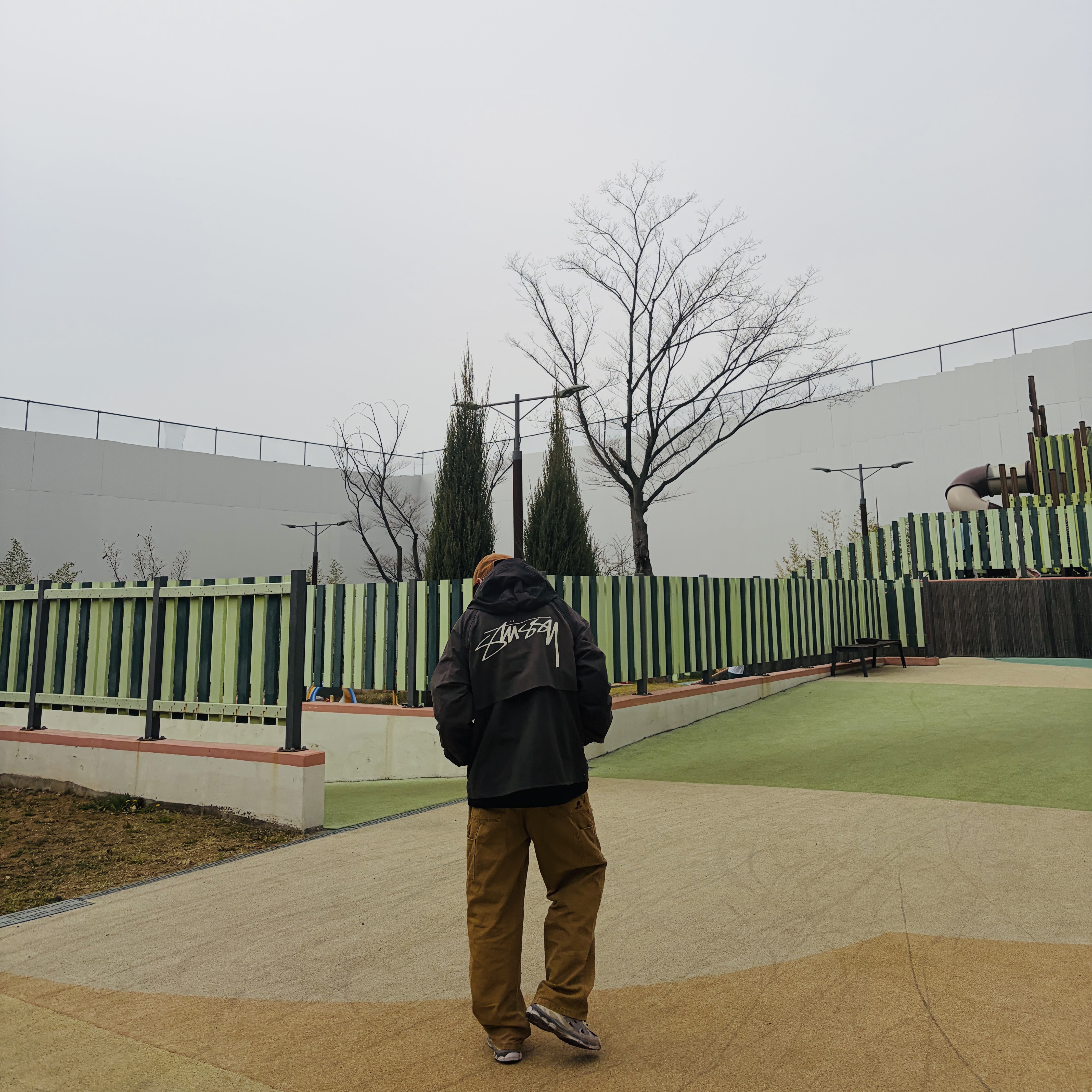 Carhartt Canvas Cap Carhartt Brown, BAPE City Camo College L/S T-Shirt Black 착용 스타일 - 2