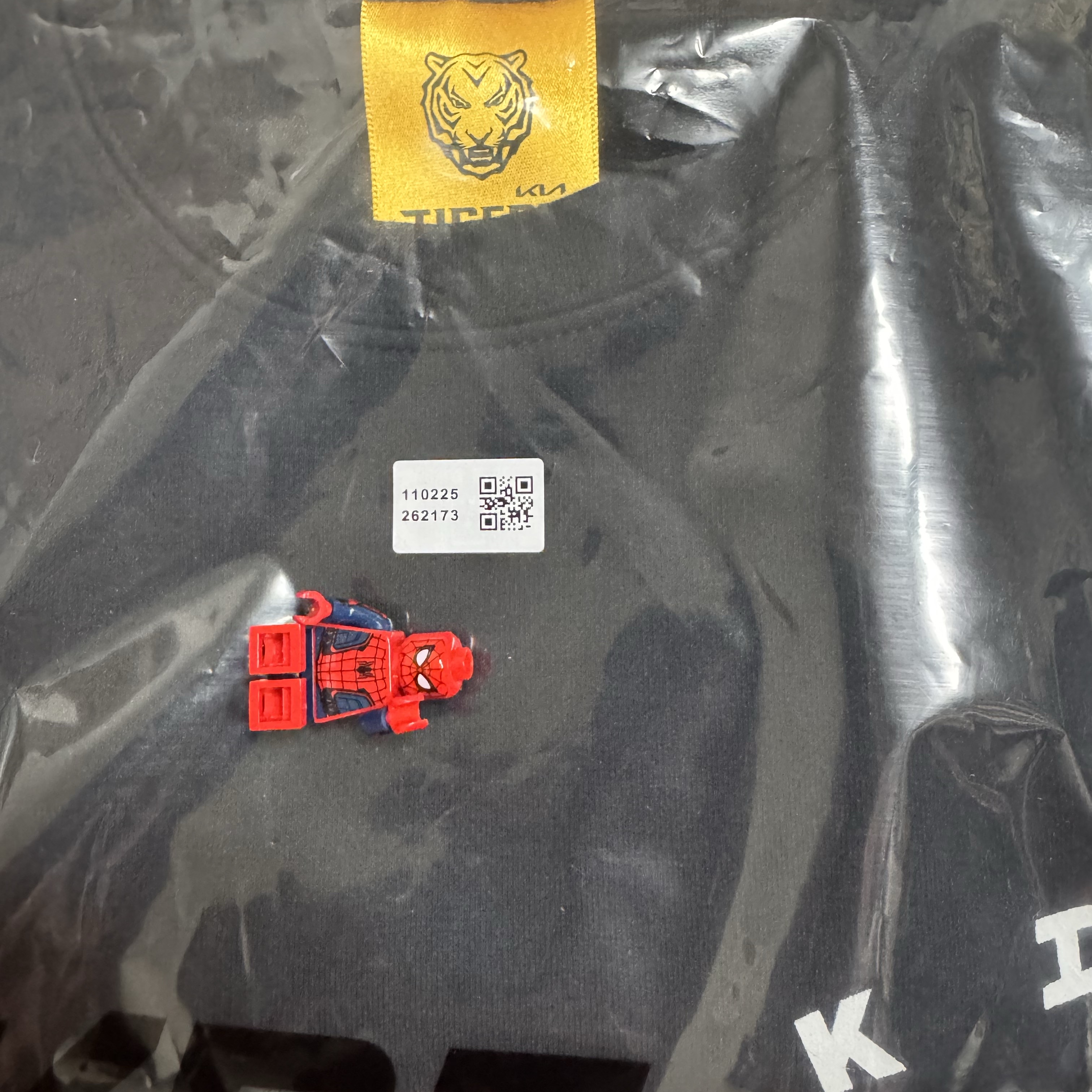 Kia Tigers x IAB Studio Brand Day T-Shirt Black 착용 스타일