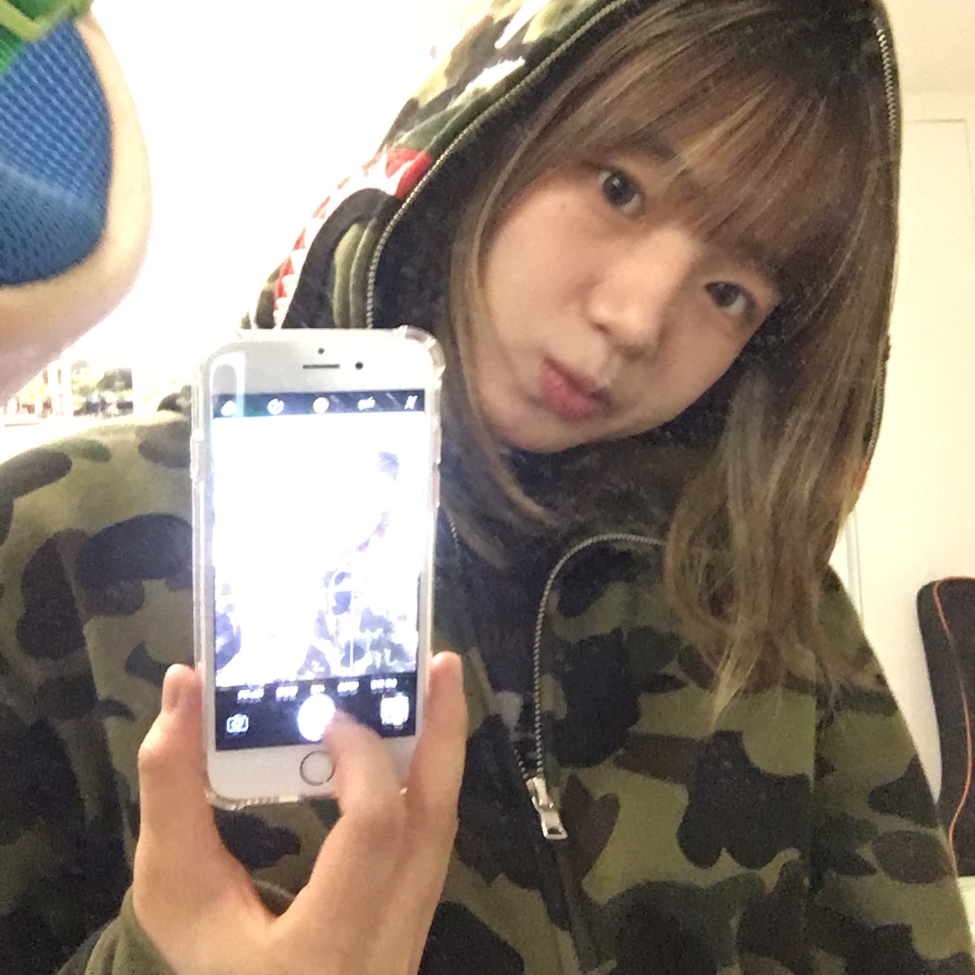 BAPE 1st Camo Shark Full Zip Hoodie Army Green, Polyteru Boarder Pants Beige 착용 스타일 - 2