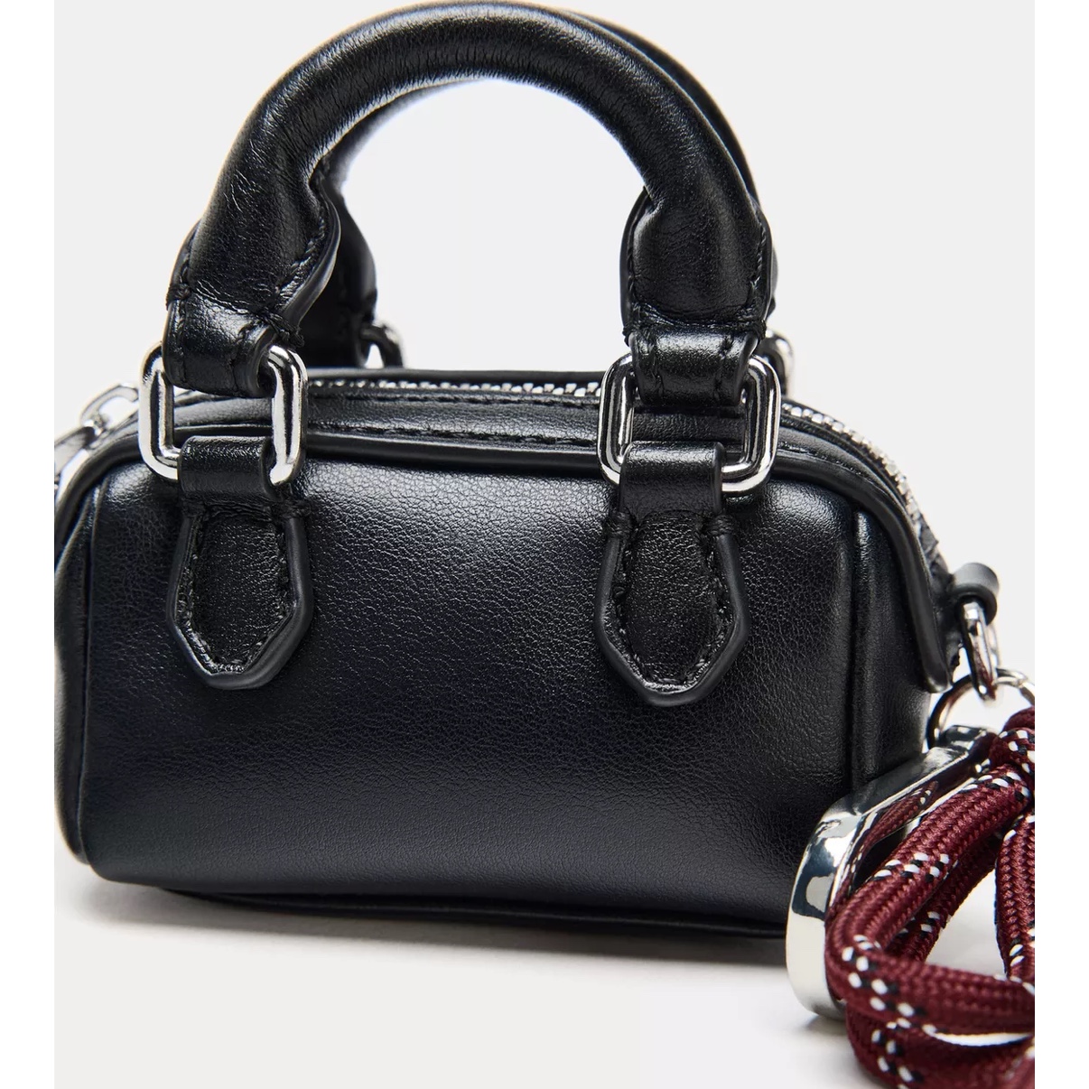 Zara Mini City Bag Charm Black 착용 스타일 - 2