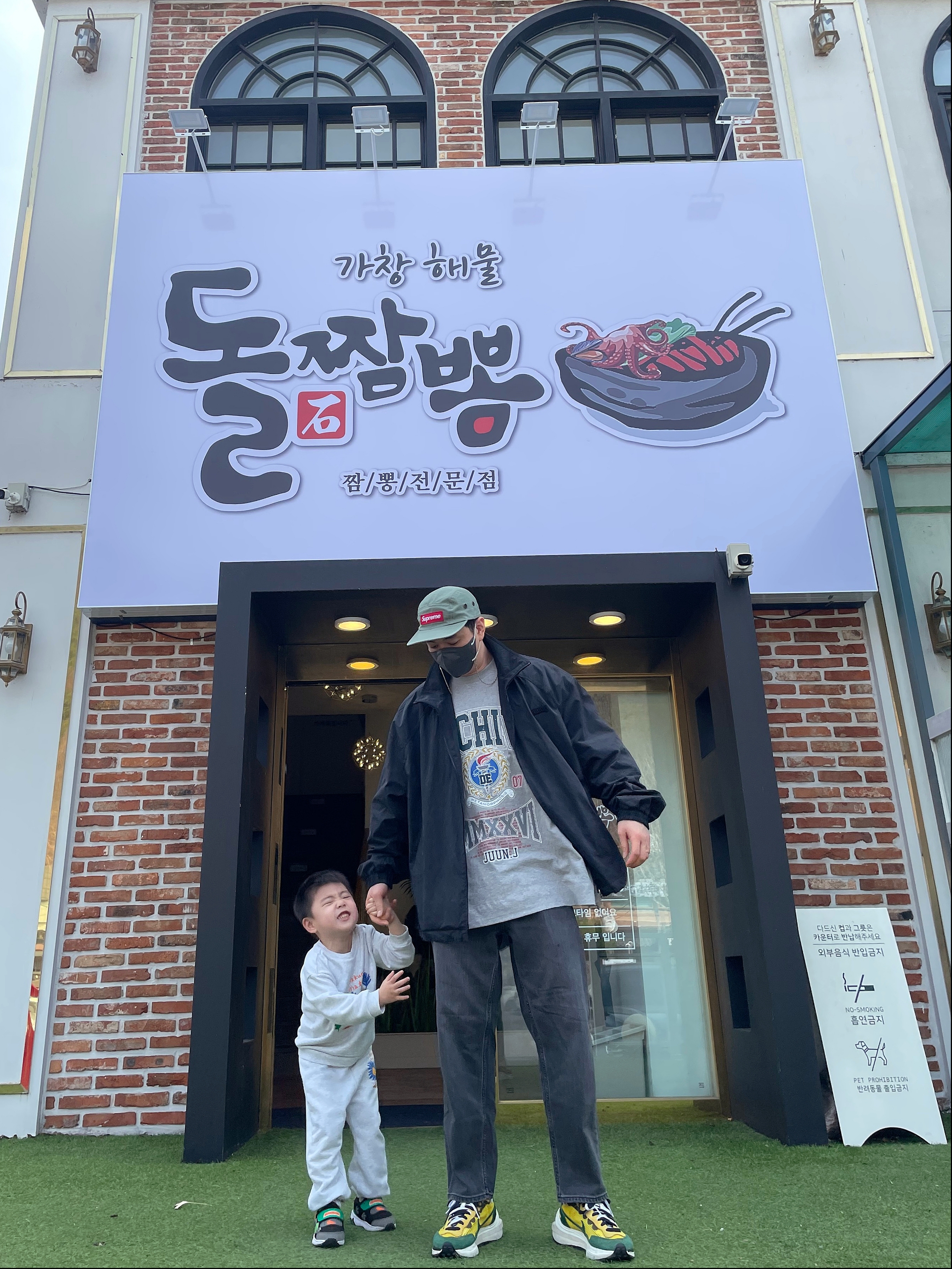 Supreme Military Camp Cap Olive - 24SS, Nike x Sacai VaporWaffle Tour Yellow & Gorge Green Sail 착용 스타일 - 3