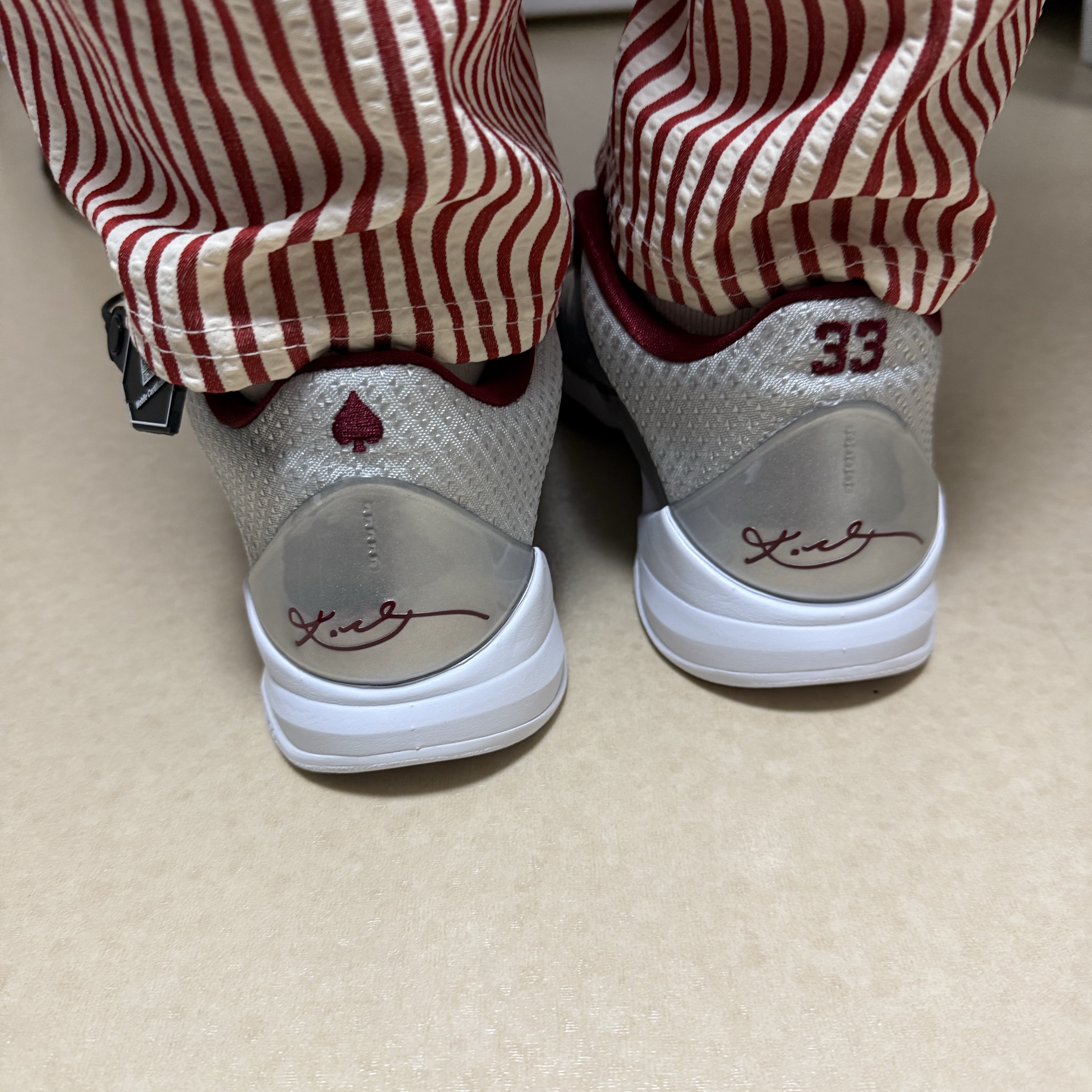 Nike Kobe 5 Protro Lower Merion Aces Away Metallic Silver Team Red 착용 스타일 - 5