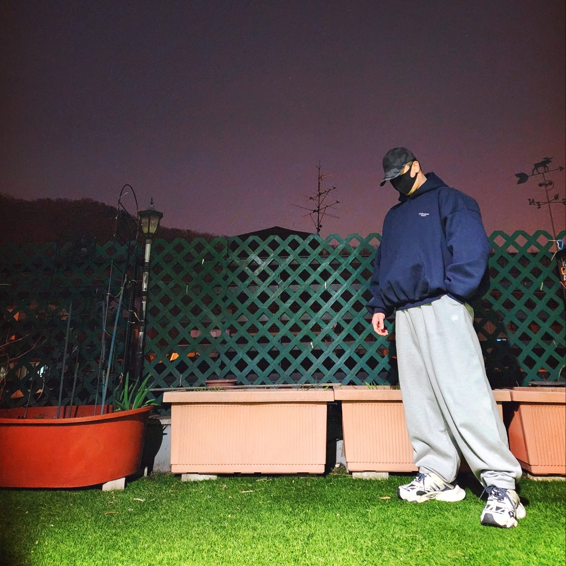 Undermycar Mu.10 Anti Fxxking Logo Play Oversized Bonded Hoodie Navy, Undermycar Mu.162 Circle Logo Balloon Fit Sweat Pants Melange Gray 착용 스타일 - 1