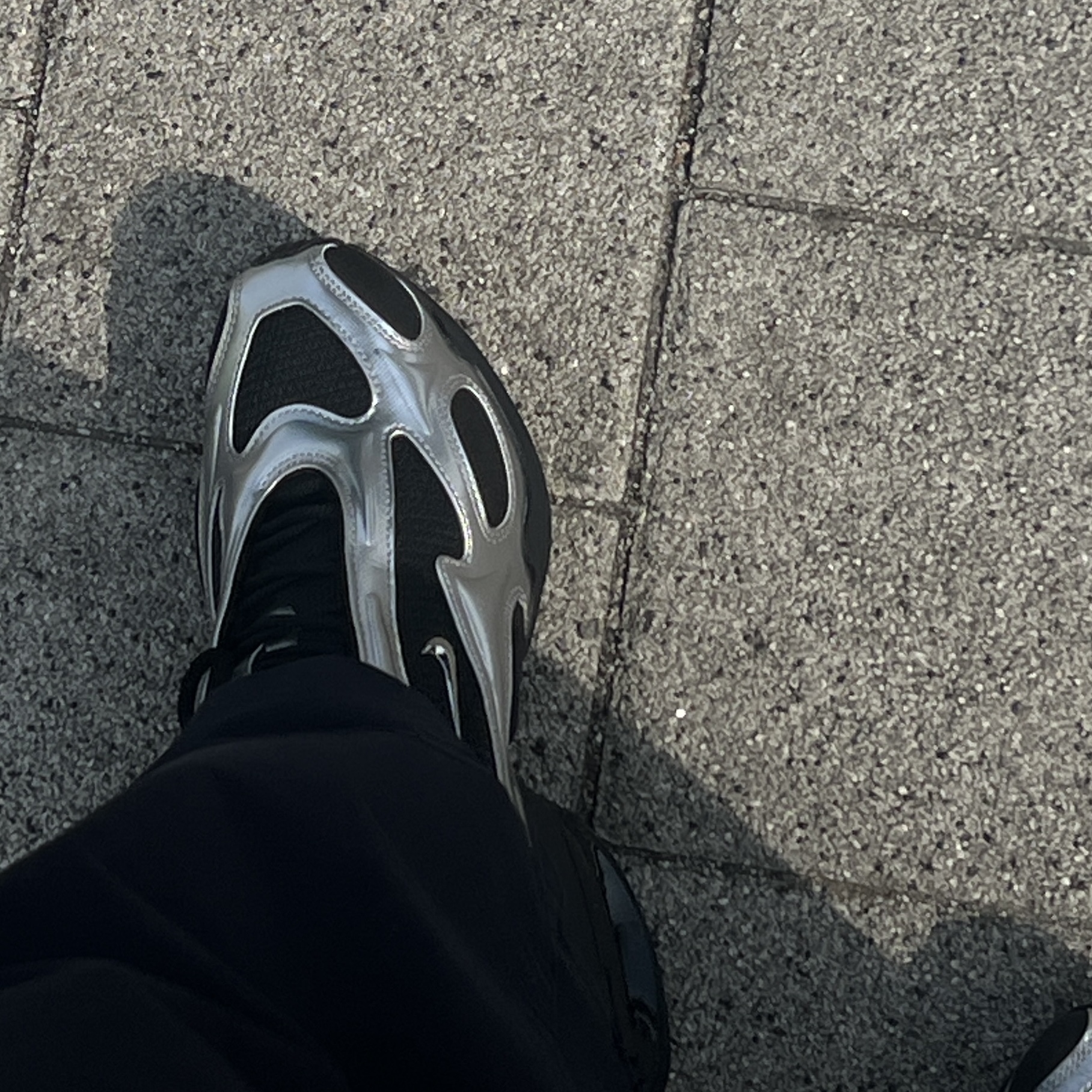 (W) Nike Air Max Muse Black and Metallic Silver 착용 스타일