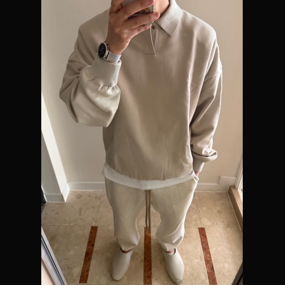 Fear of God Fleece Polo Cement, Fear of God The California Cement 착용 스타일