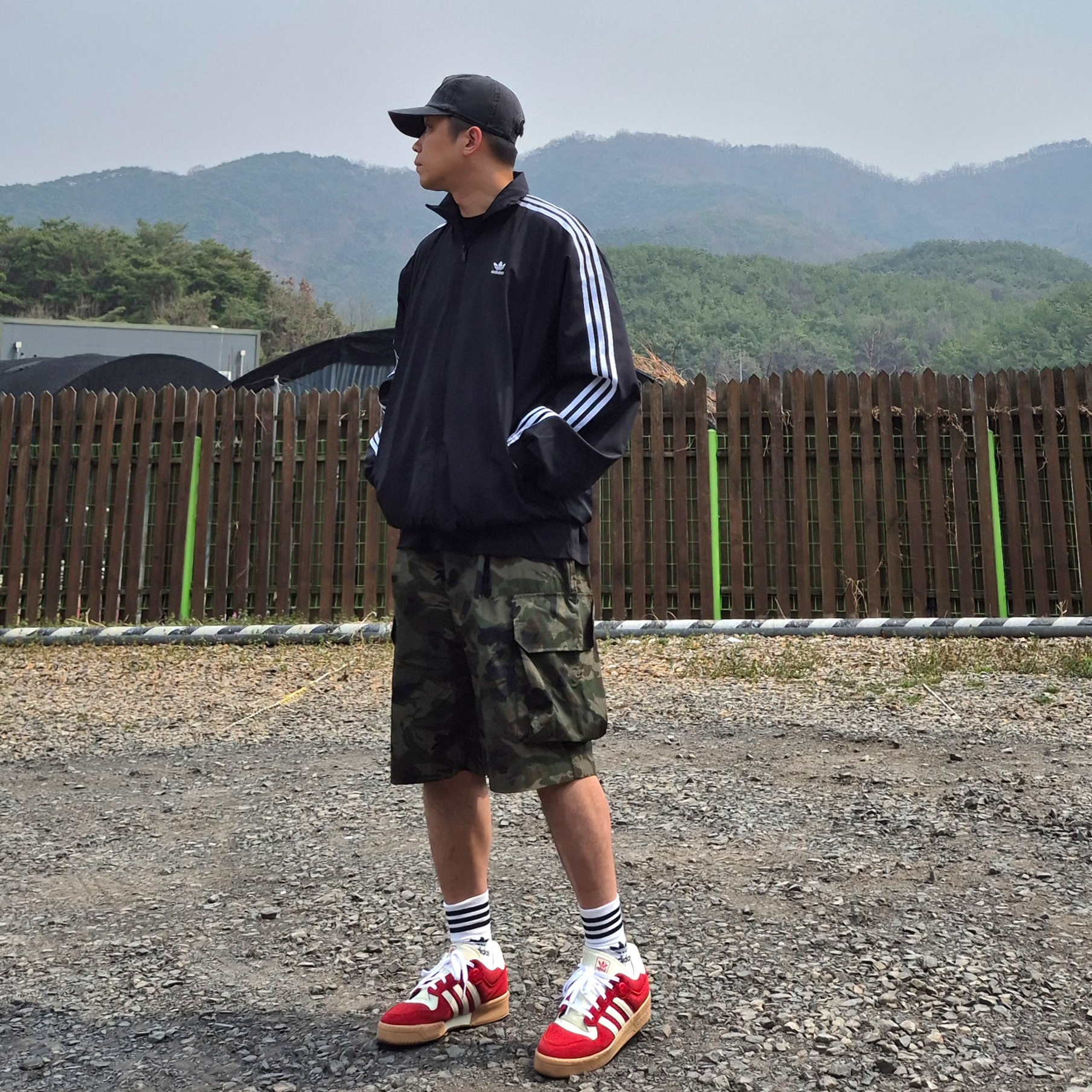 Adidas Rivalry 86 Low Cloud White Team Power Red 2, (W) Adidas Adilenium Season 3 Oversized Track Top Black - KR Sizing 착용 스타일 - 2