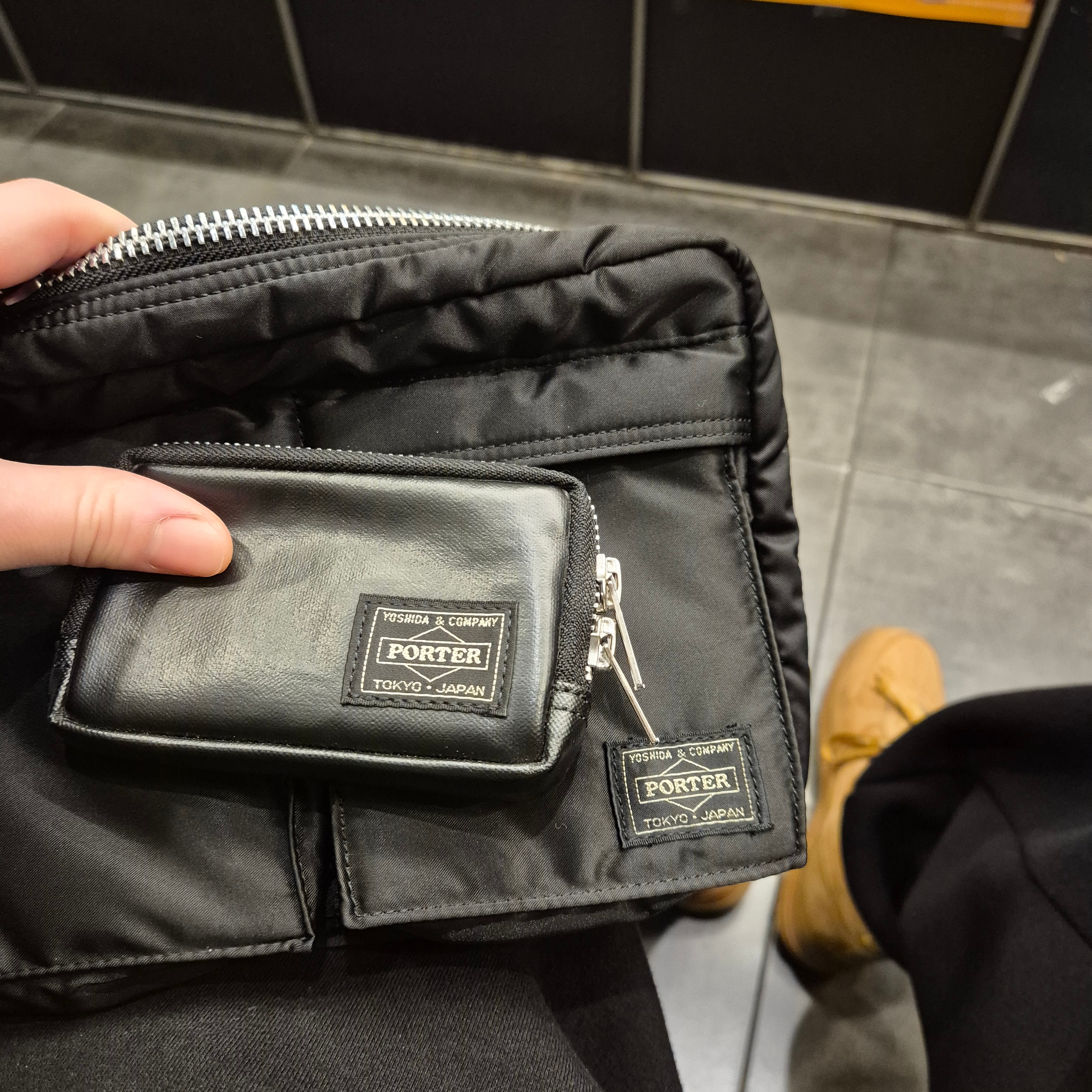 Porter Freestyle Multi Coin Case Black, Porter All New Tanker Sling Bag Zip L Black 착용 스타일