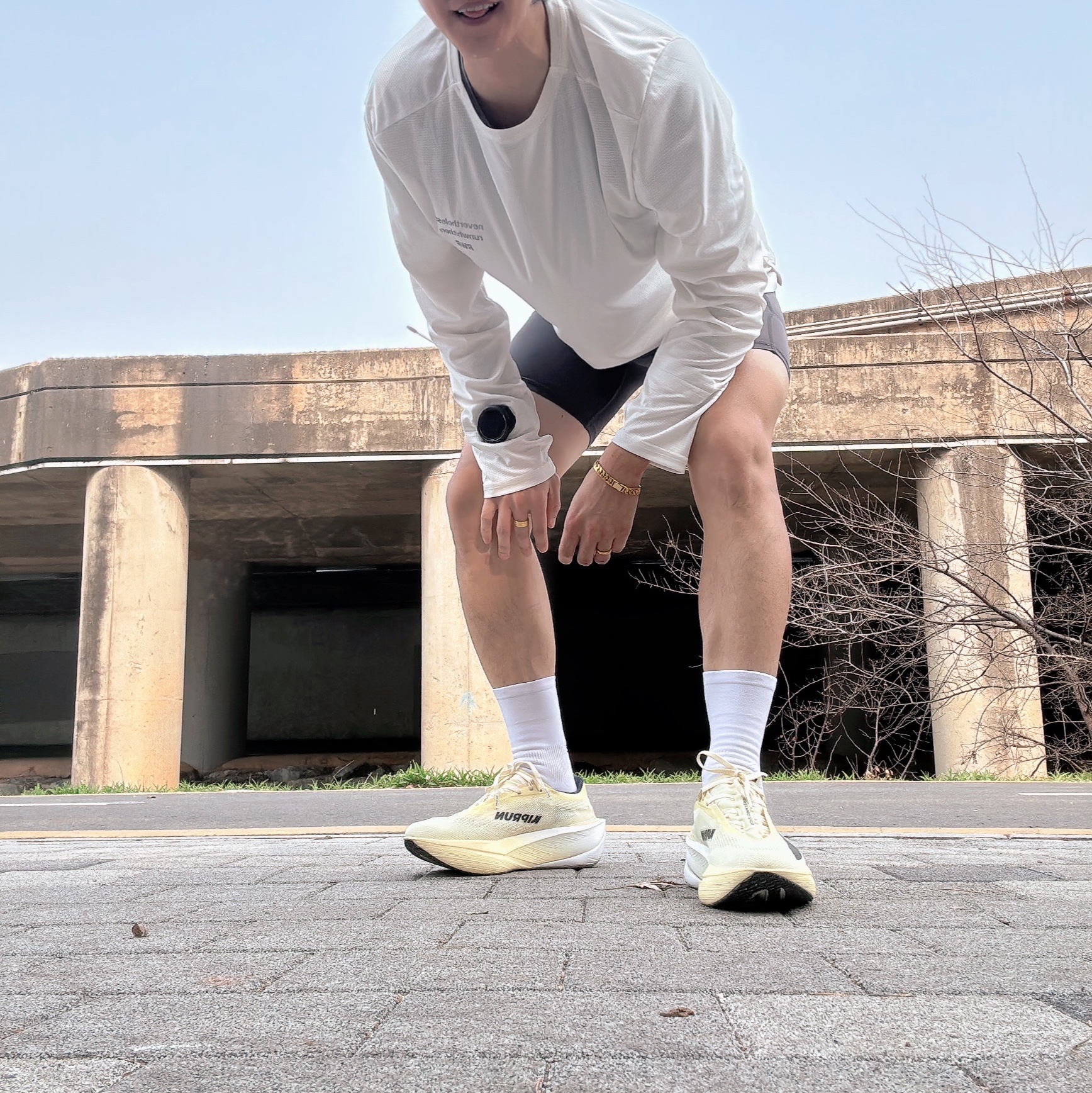 [KREAM 단독] runwhither Half Tights Charcoal 착용 스타일