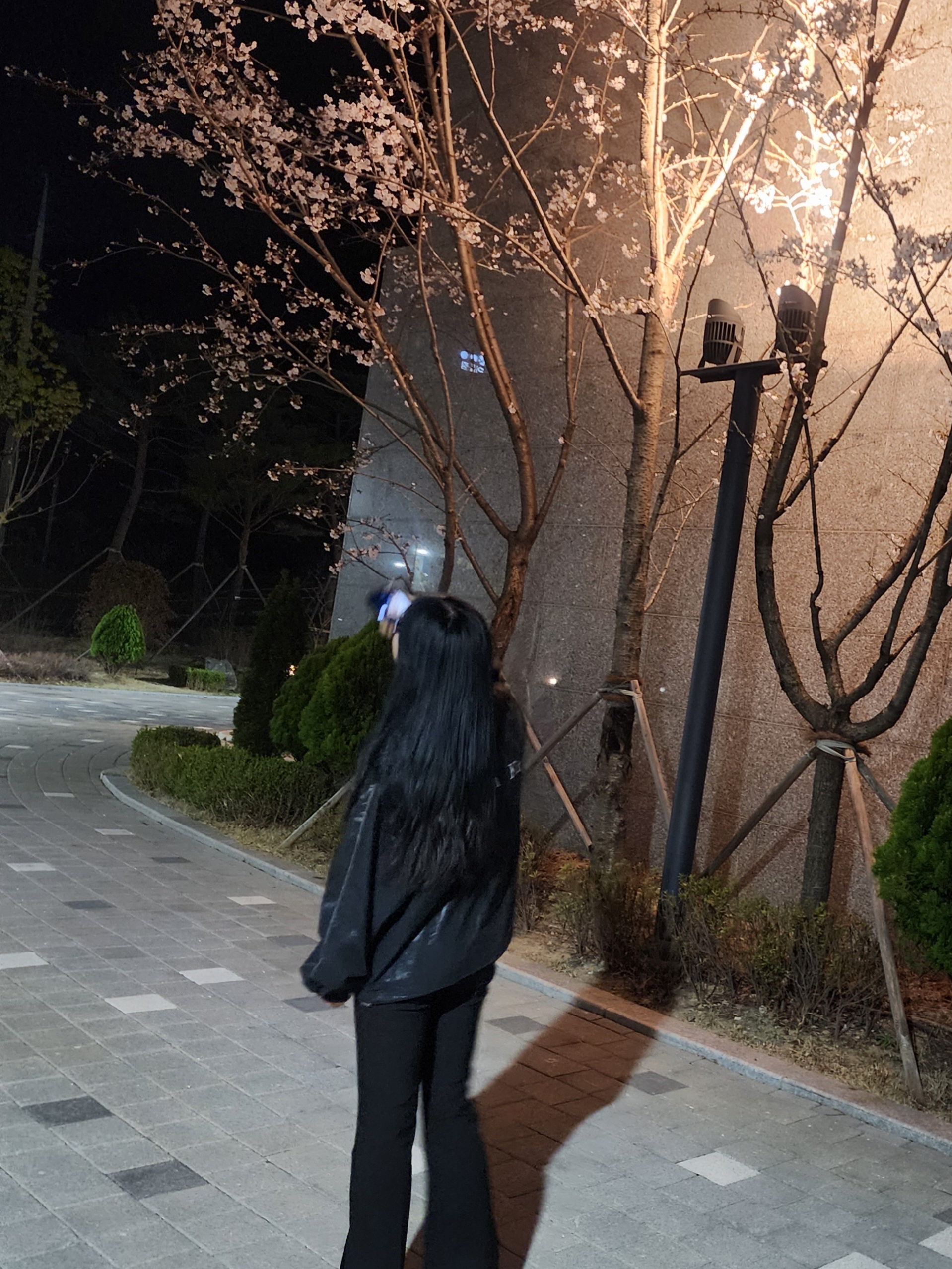 (W) Matin Kim Logo Coating Jumper Black 착용 스타일