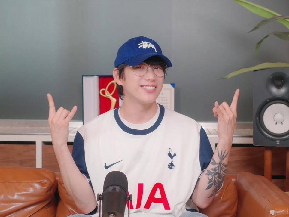 Nike Tottenham Hotspur 2024/25 Dri-Fit Stadium Home Jersey White (Non Marking Ver.) 착용 스타일 - 1