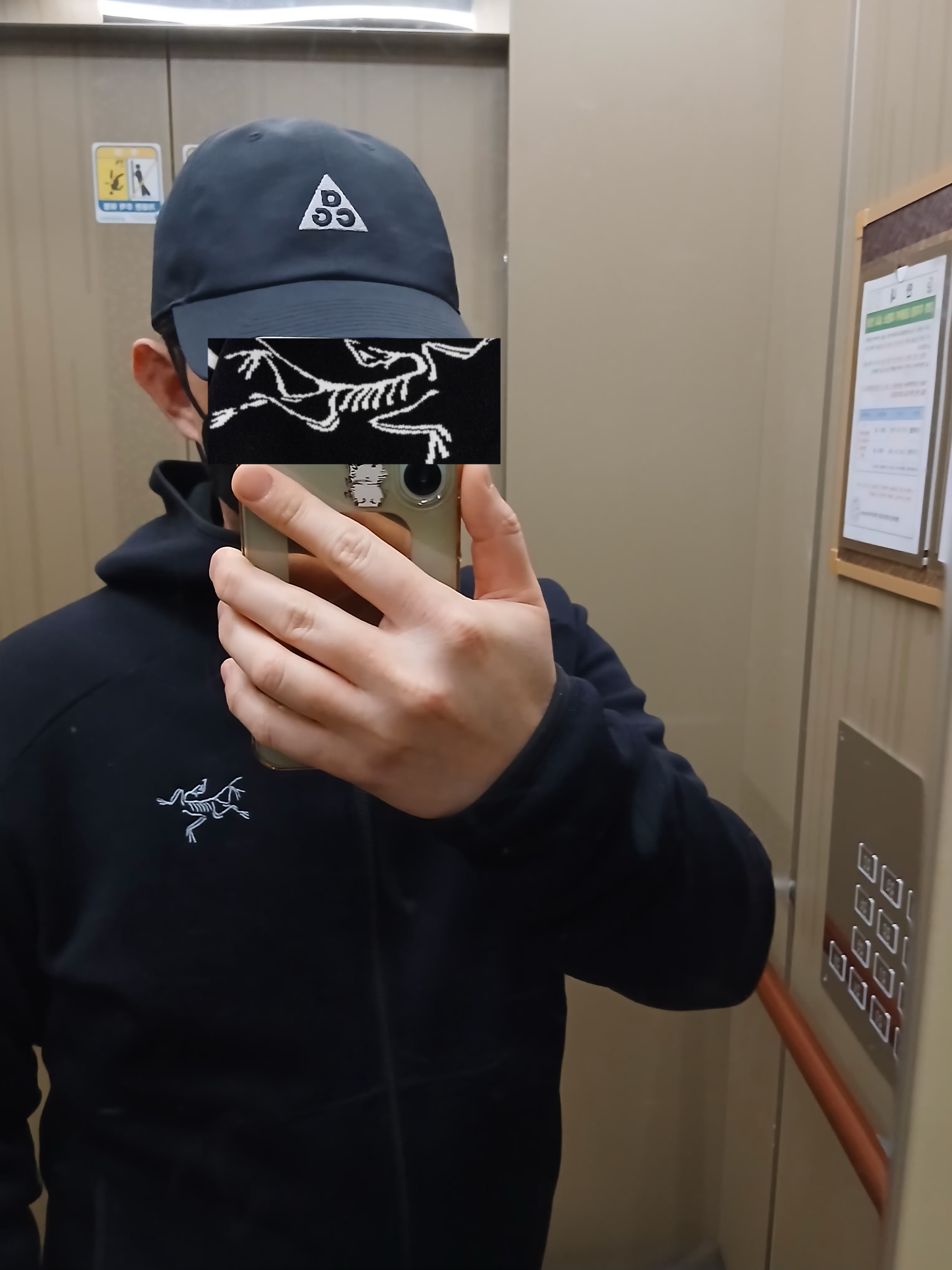 Arc'teryx Gore 5 Panel Cap Black, Arc'teryx Squamish Hoody Black 착용 스타일 - 4