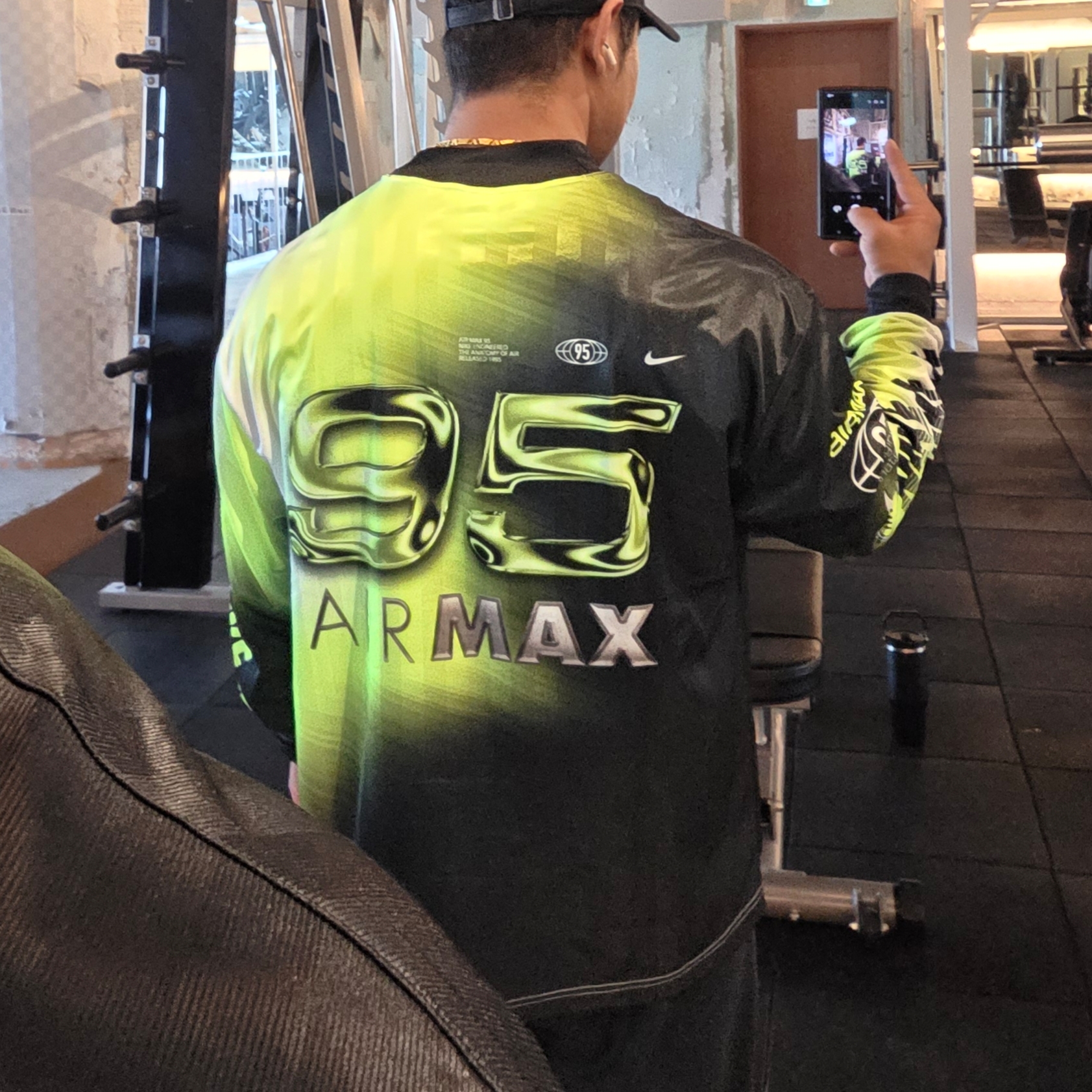 Nike Air Max 95 OG Culture of Football Dri-Fit Long Sleeve Jersey Volt Black (IQ1015-702) 착용 스타일 - 2
