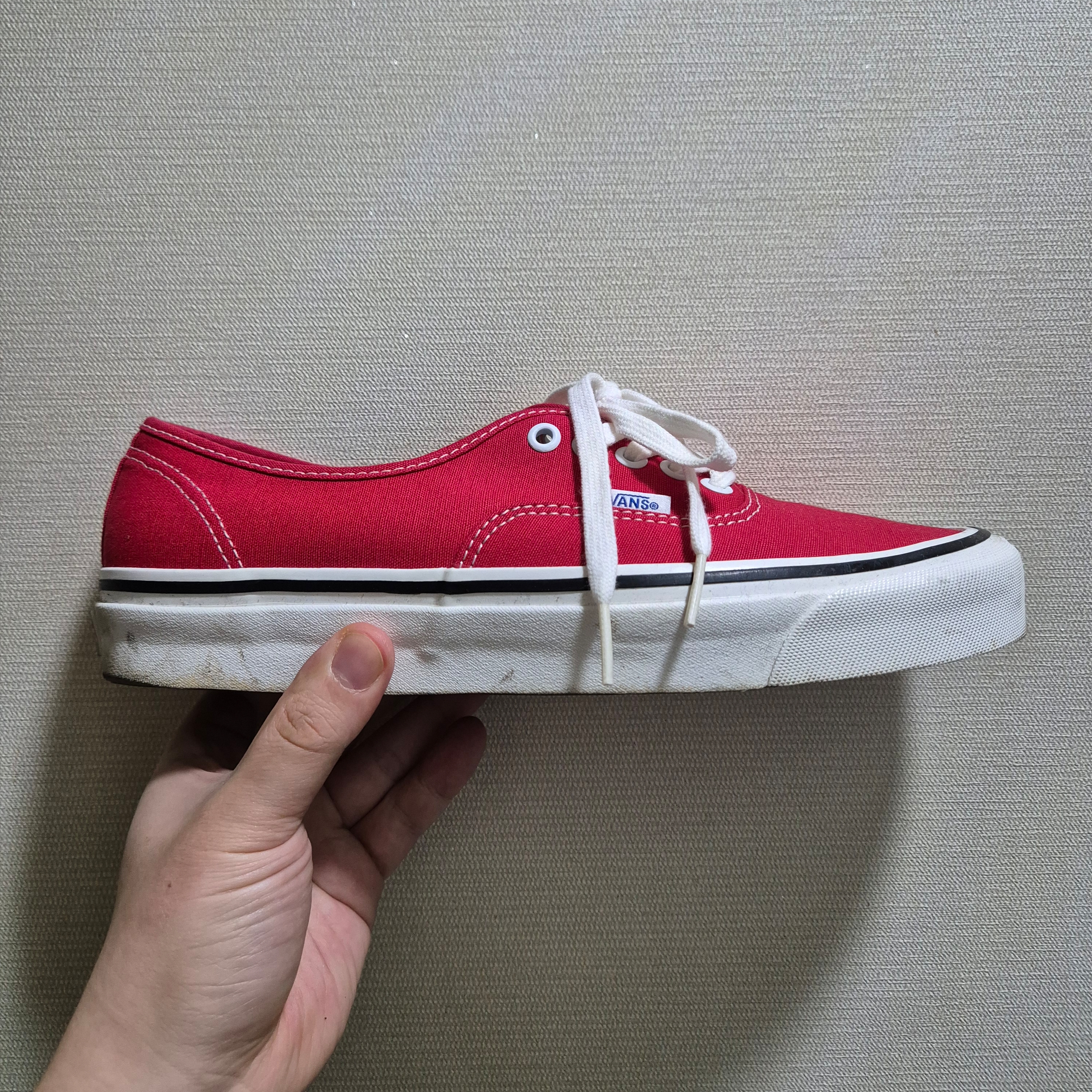 Vans Authentic 44 DX Anaheim Factory Racing Red 착용 스타일