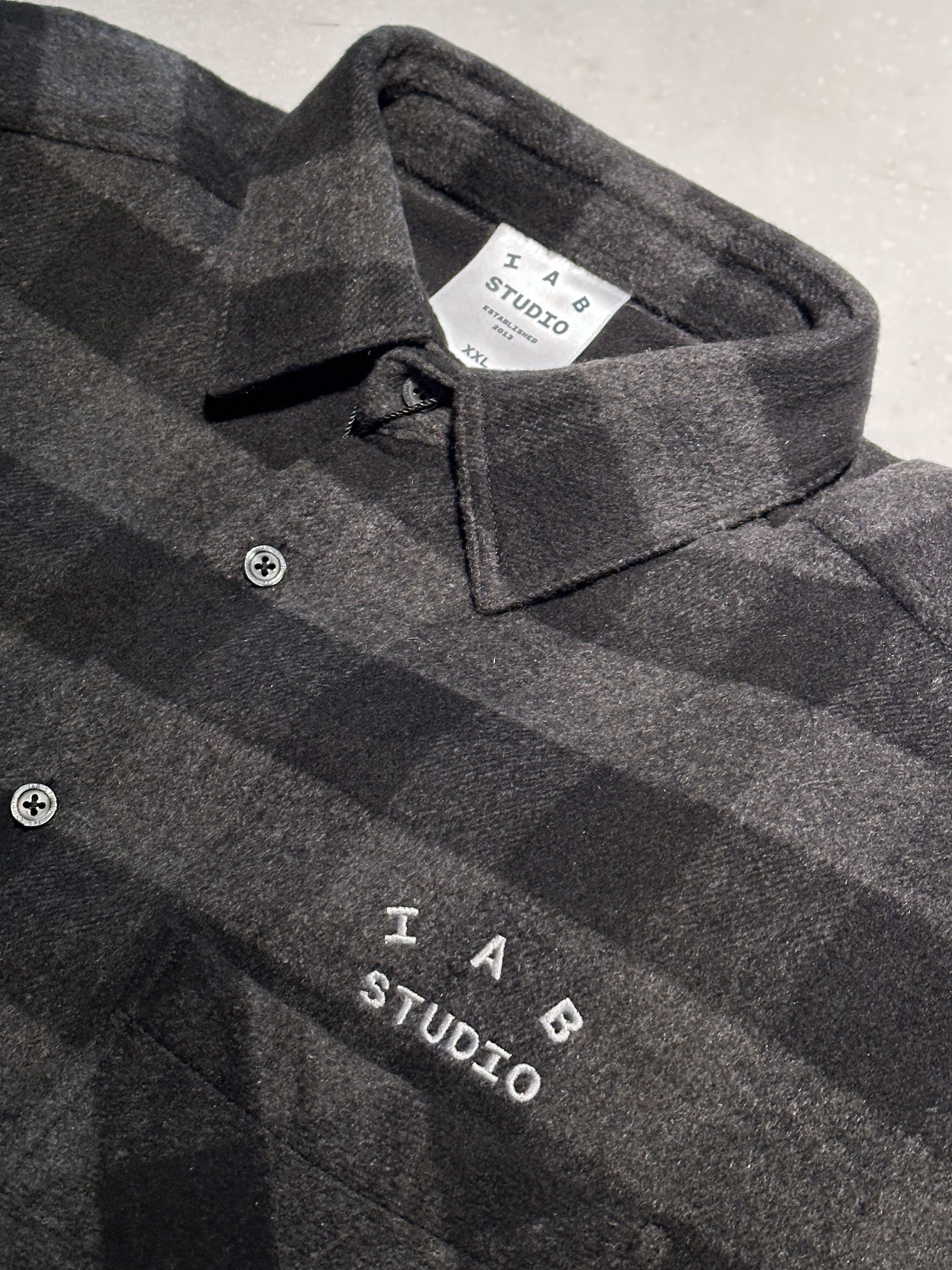 IAB Studio Gingham Check Shirt Black White 착용 스타일